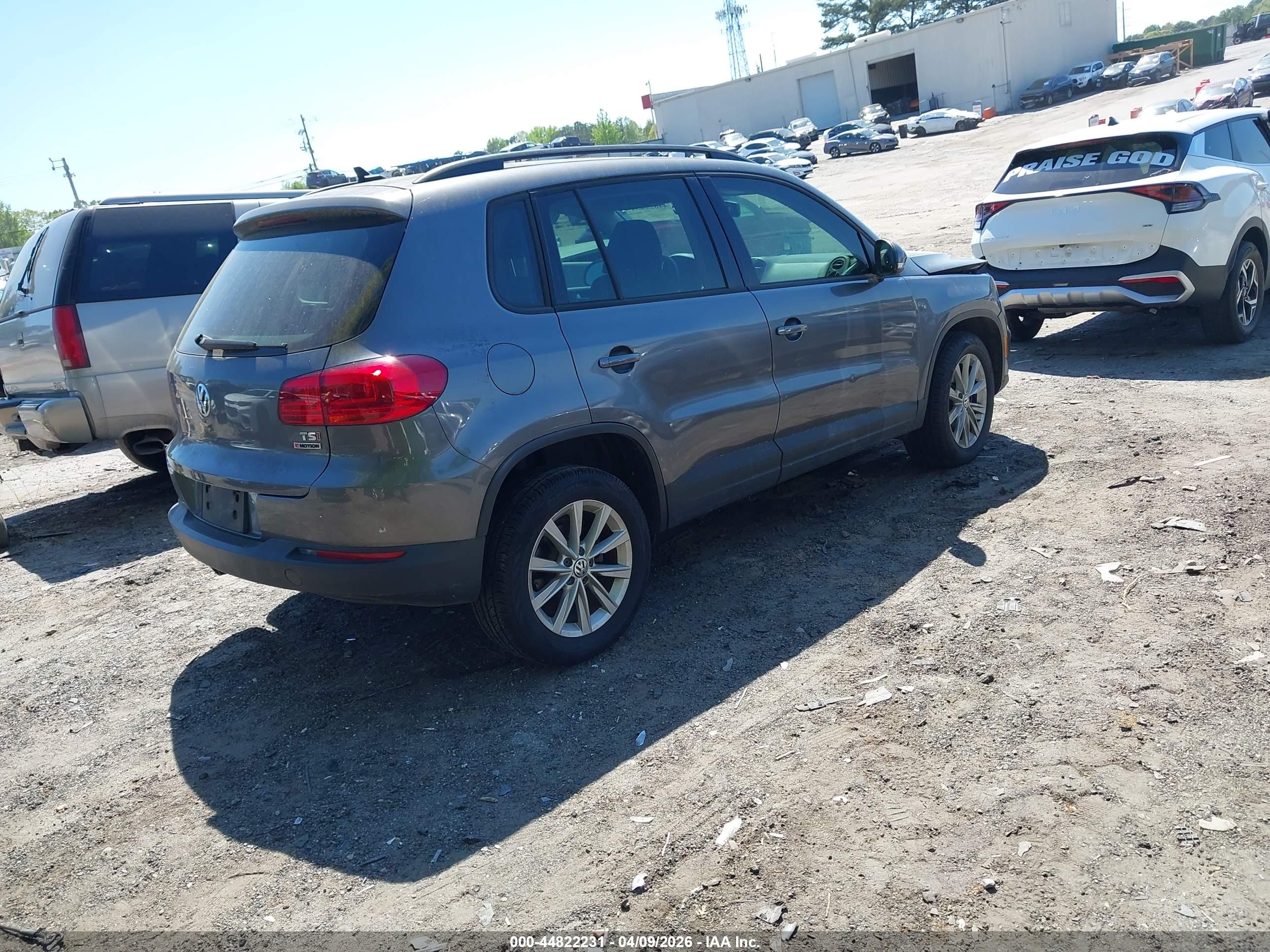 VOLKSWAGEN TIGUAN image 4