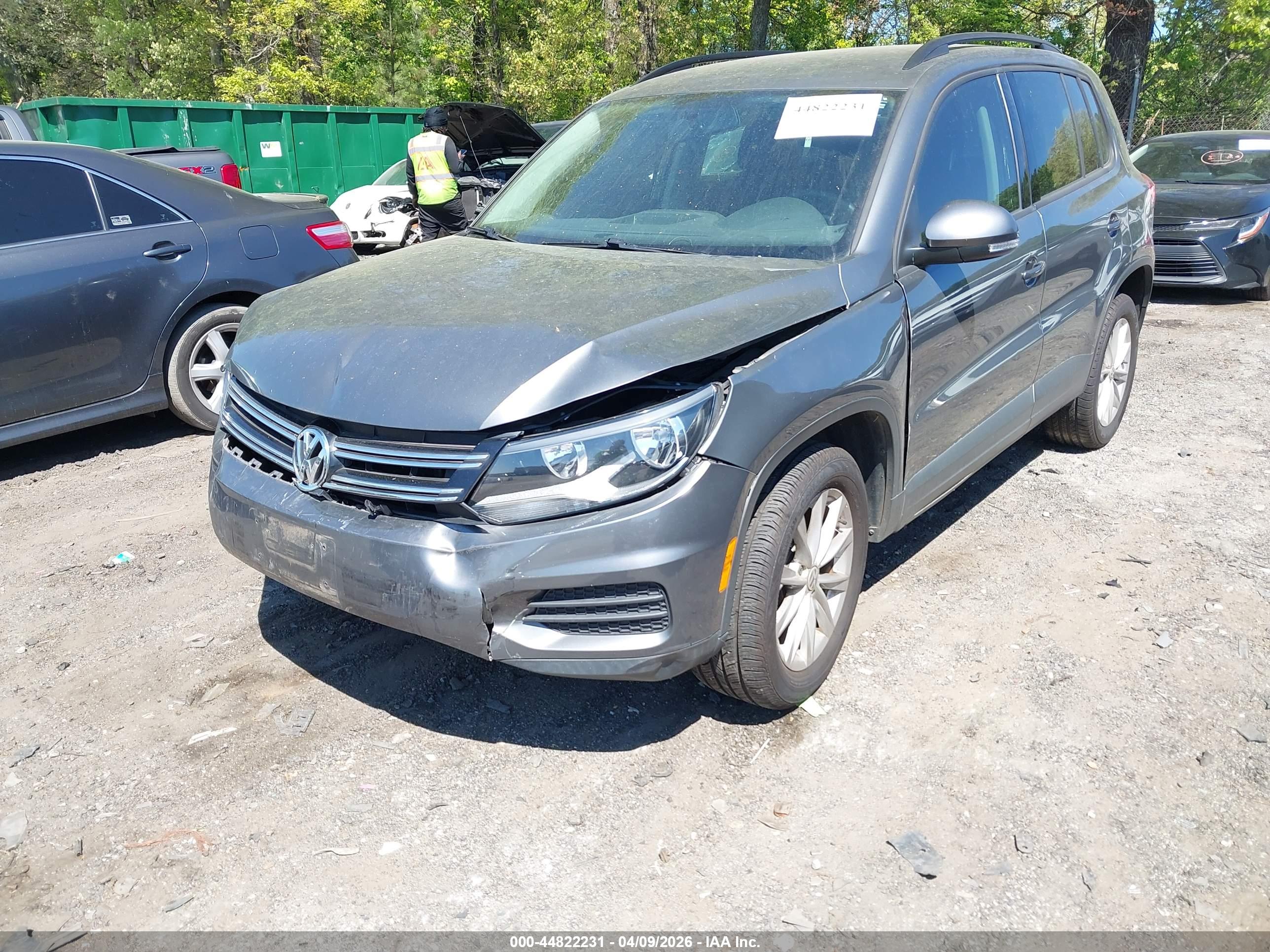 VOLKSWAGEN TIGUAN image 6