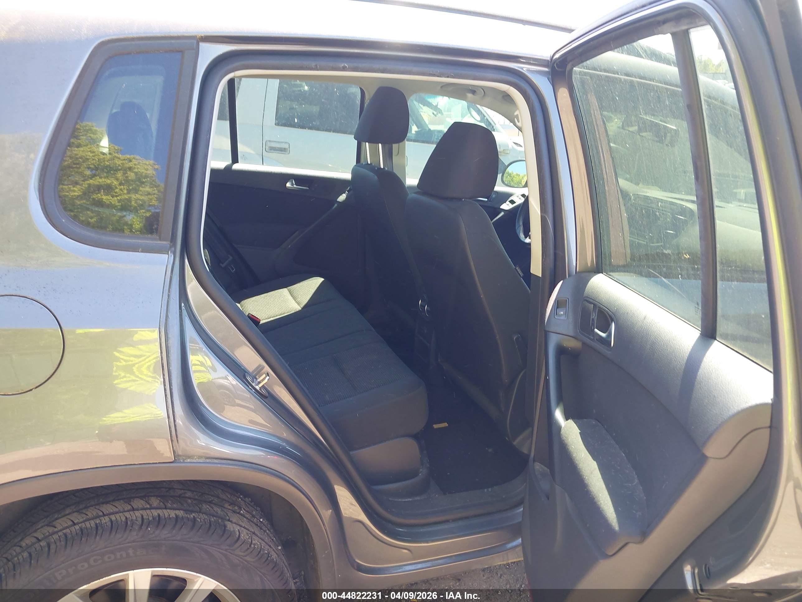 VOLKSWAGEN TIGUAN image 8