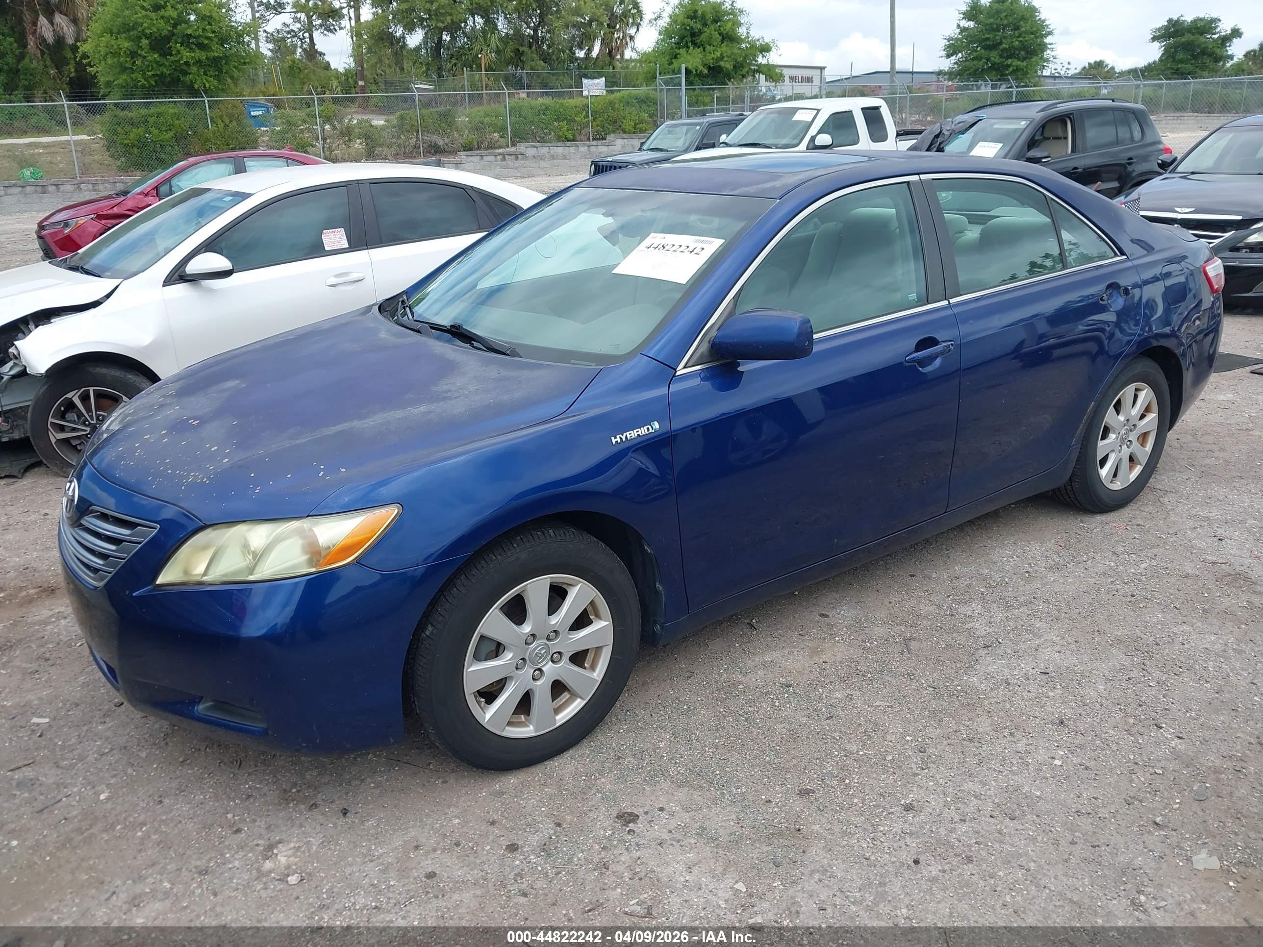 TOYOTA CAMRY image 2