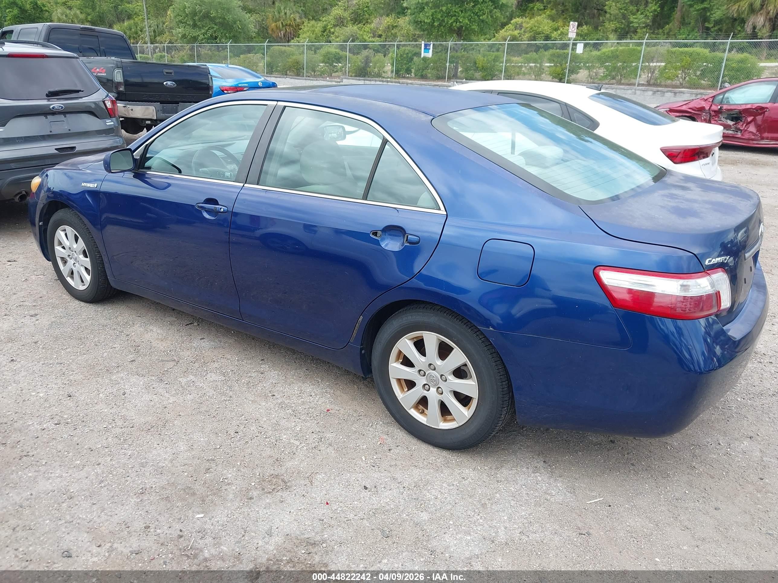 TOYOTA CAMRY image 3