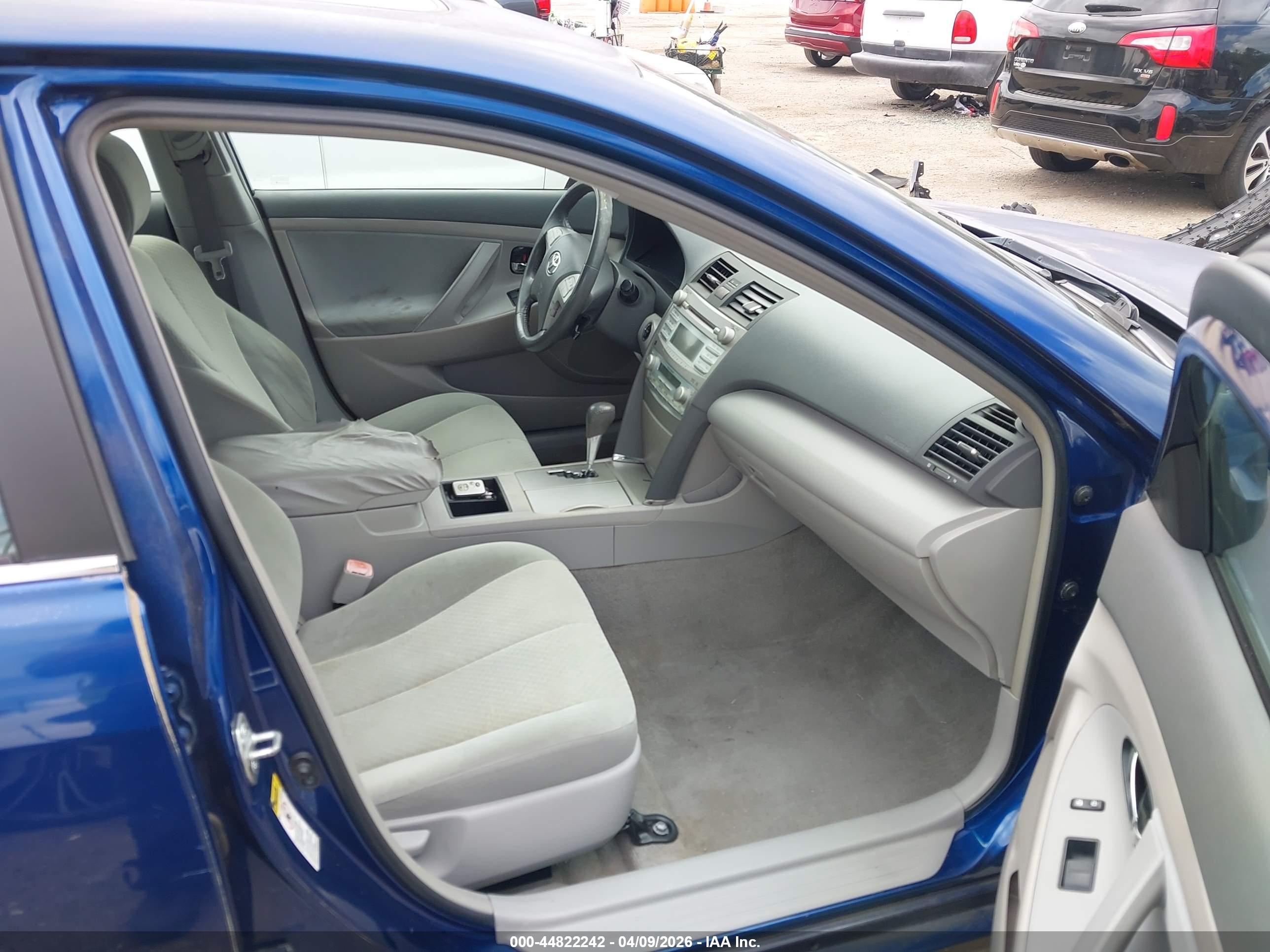 TOYOTA CAMRY image 5
