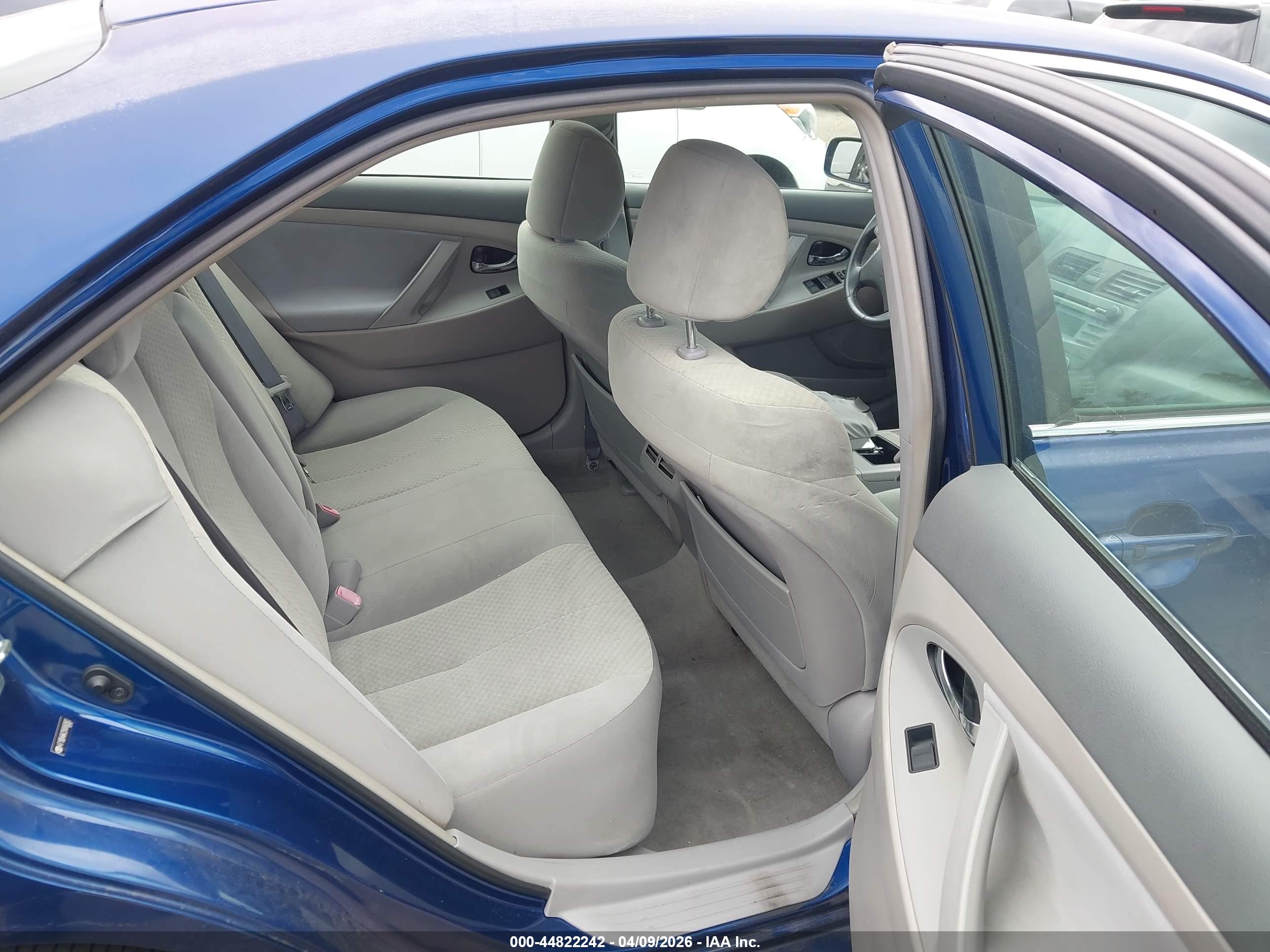TOYOTA CAMRY image 8