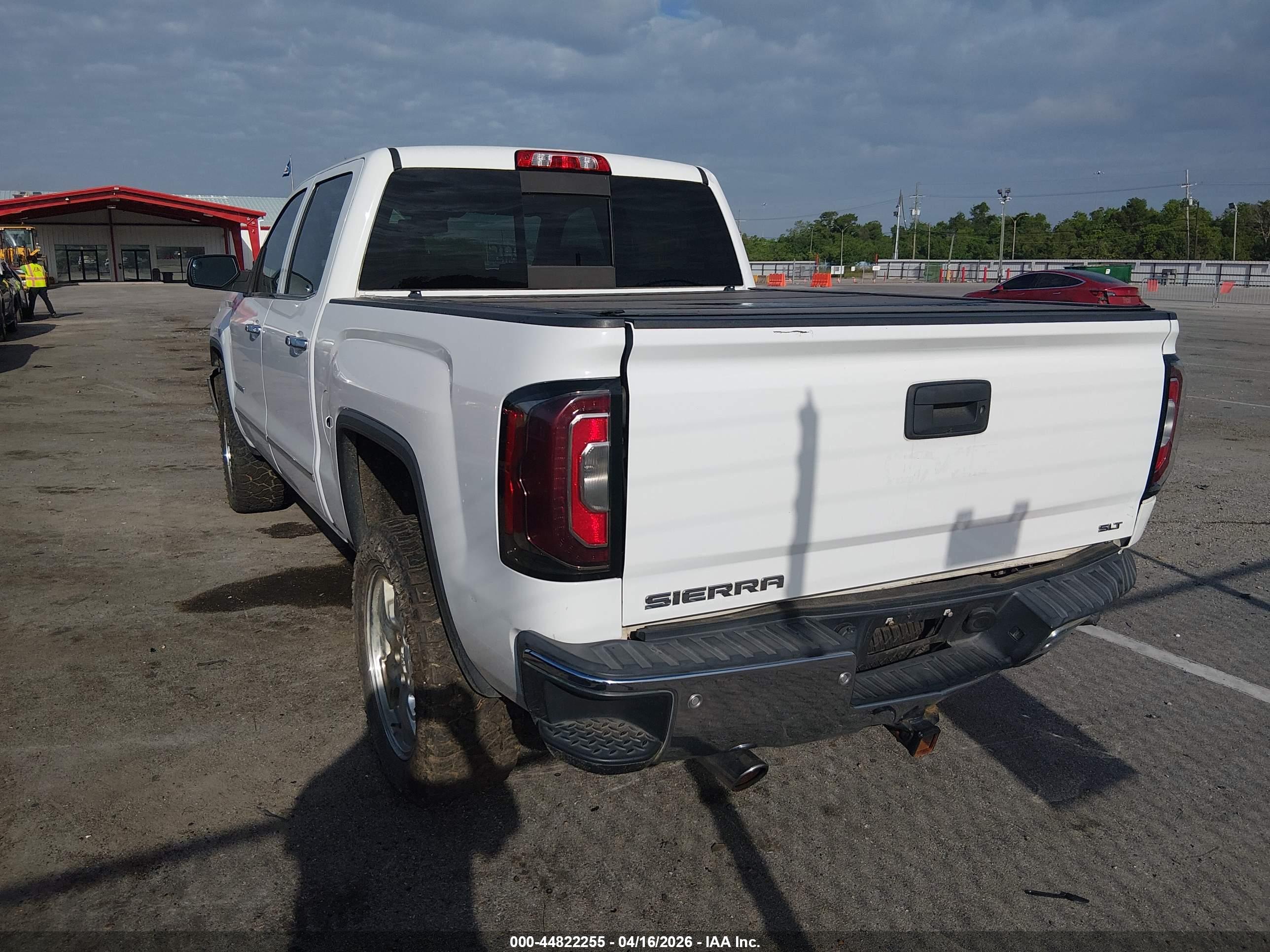 GMC SIERRA image 3