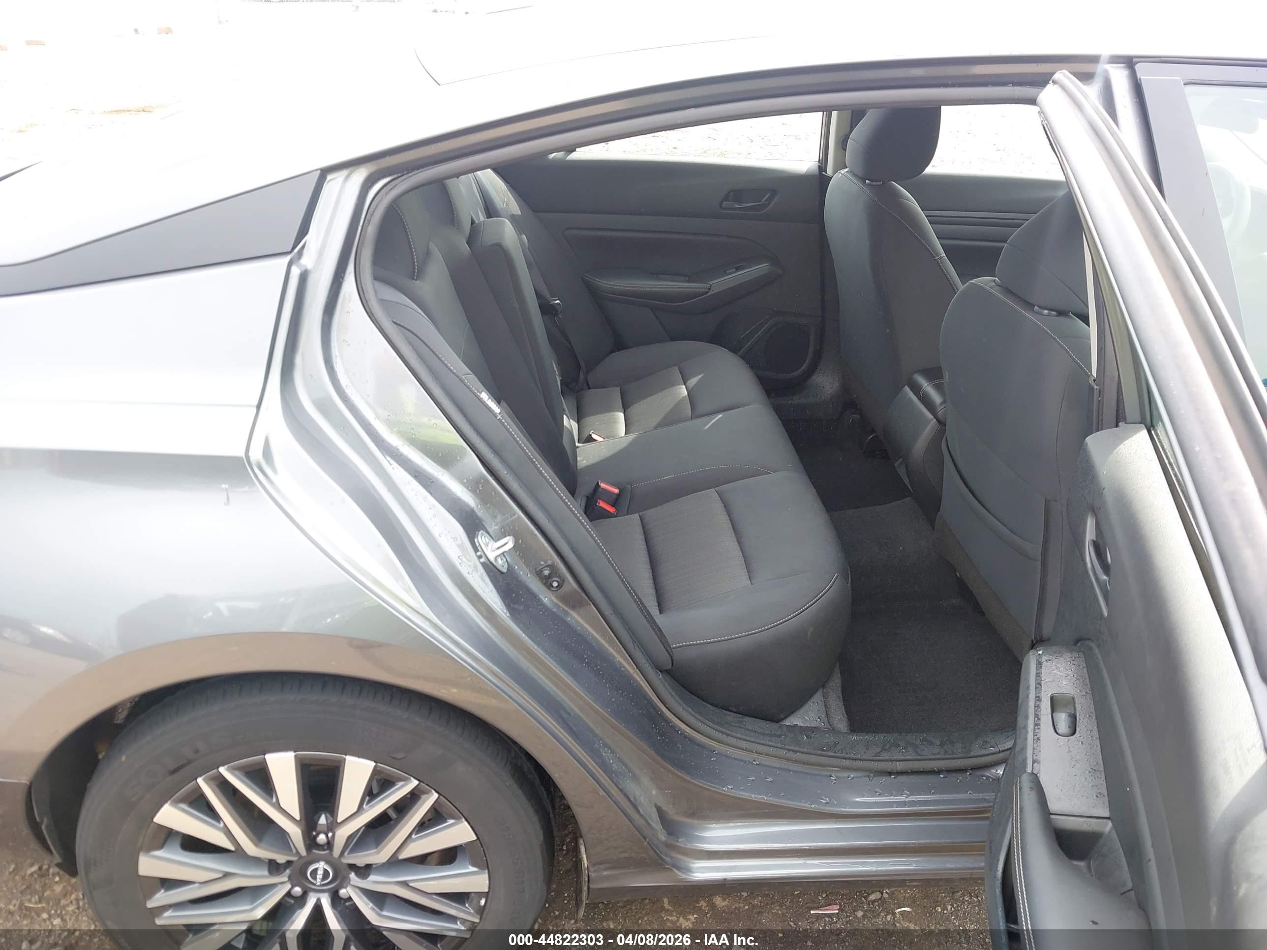 NISSAN ALTIMA image 8