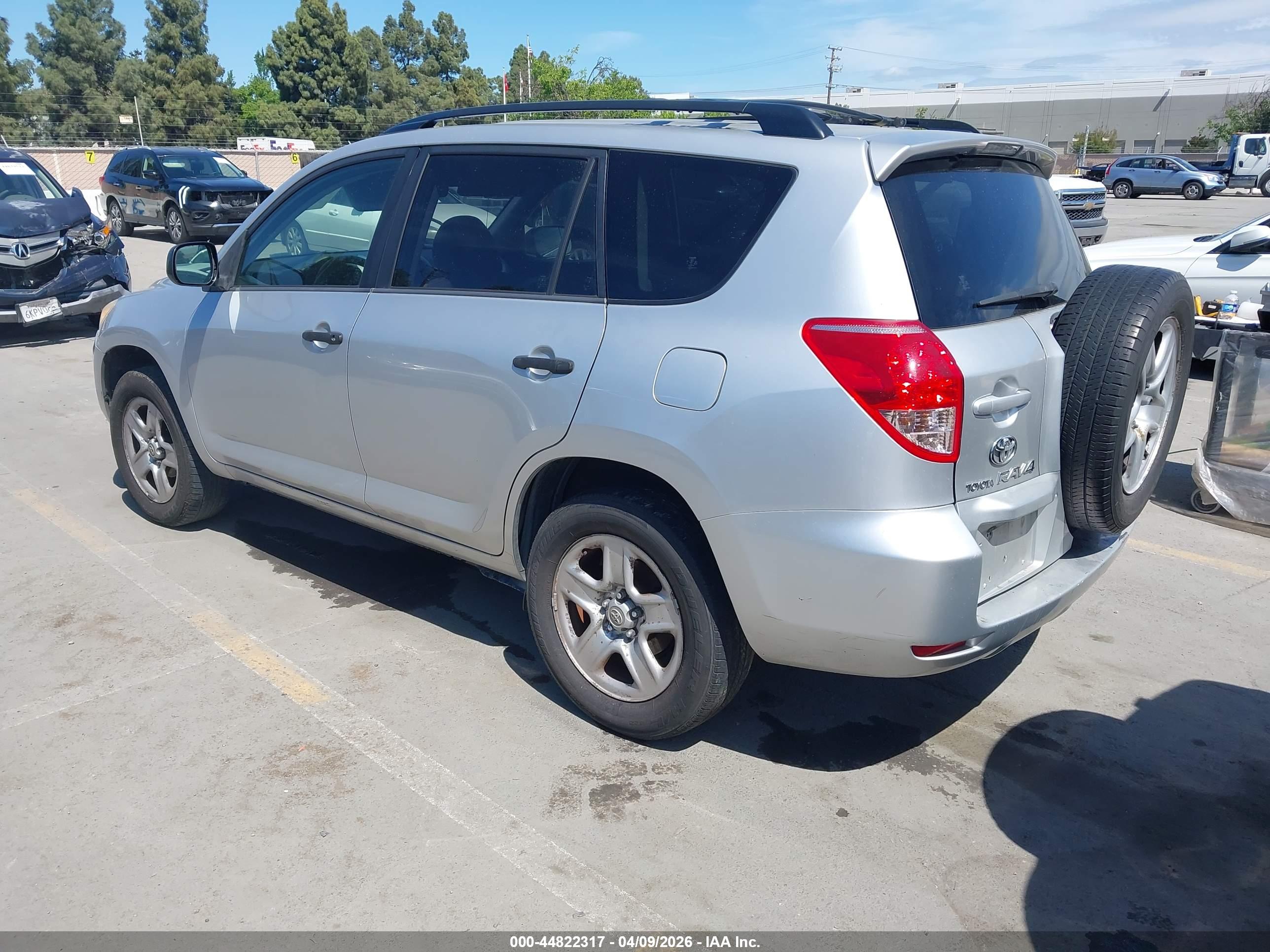 TOYOTA RAV4 image 3
