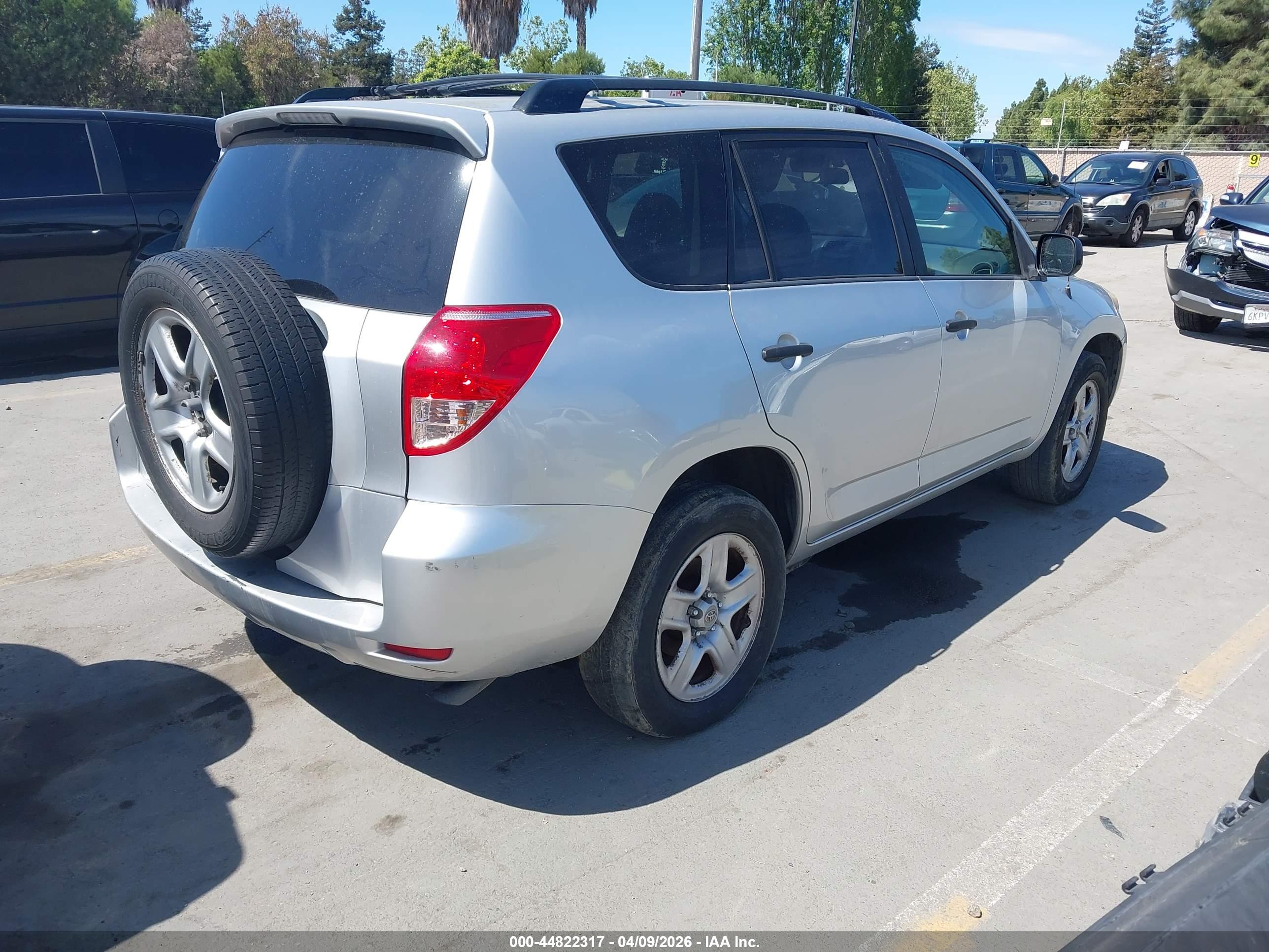 TOYOTA RAV4 image 4