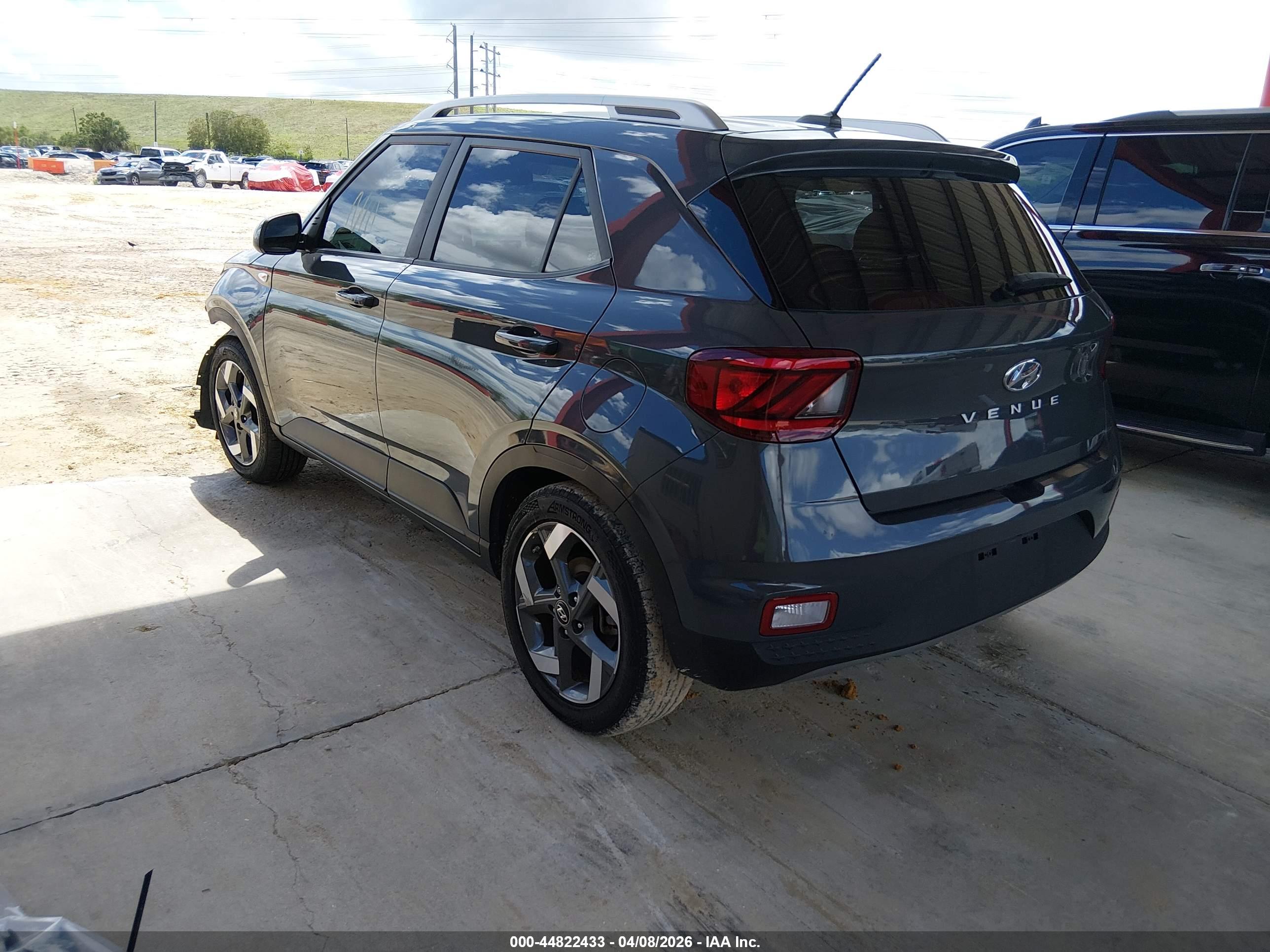 HYUNDAI VENUE image 3