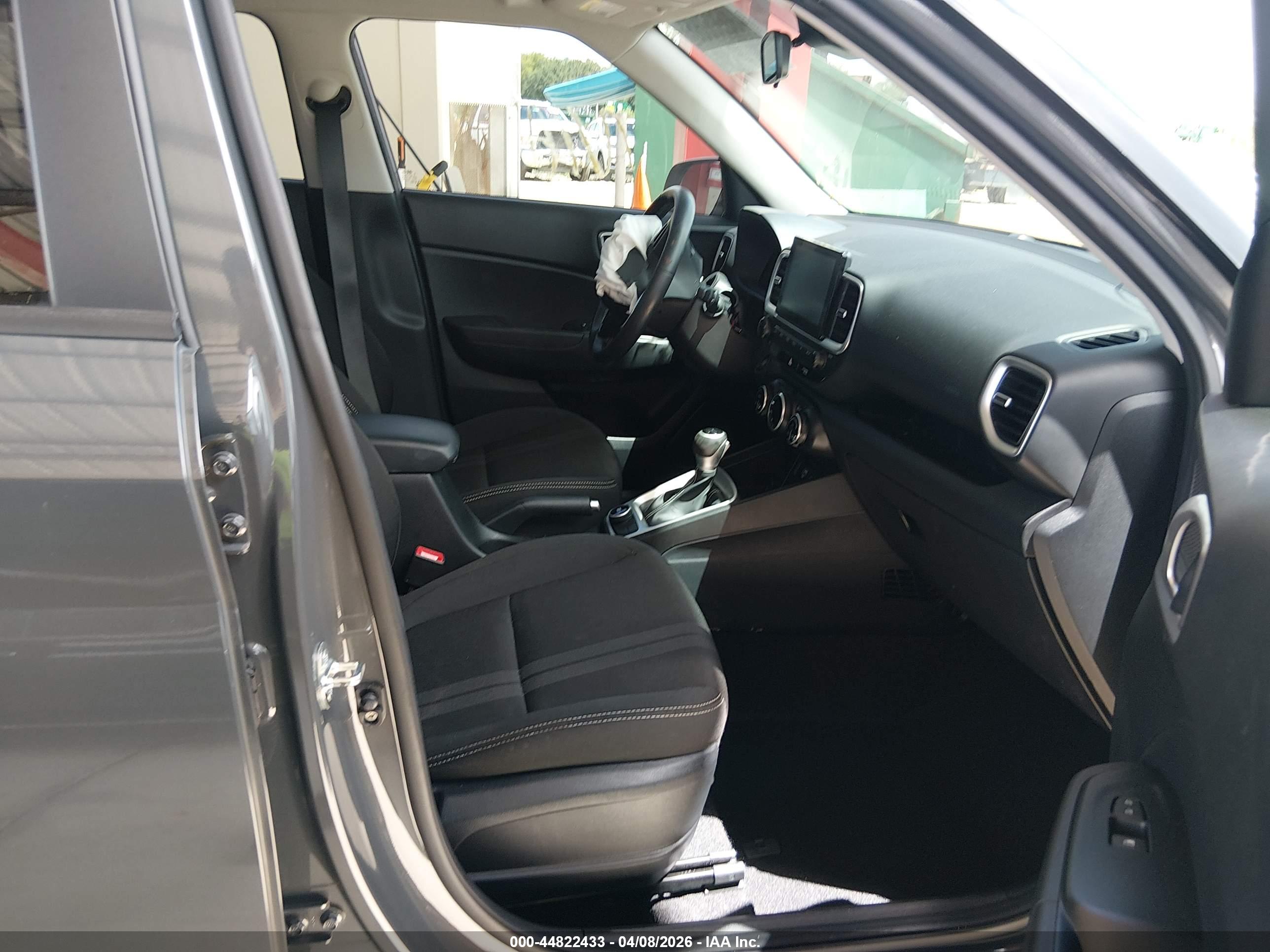 HYUNDAI VENUE image 5