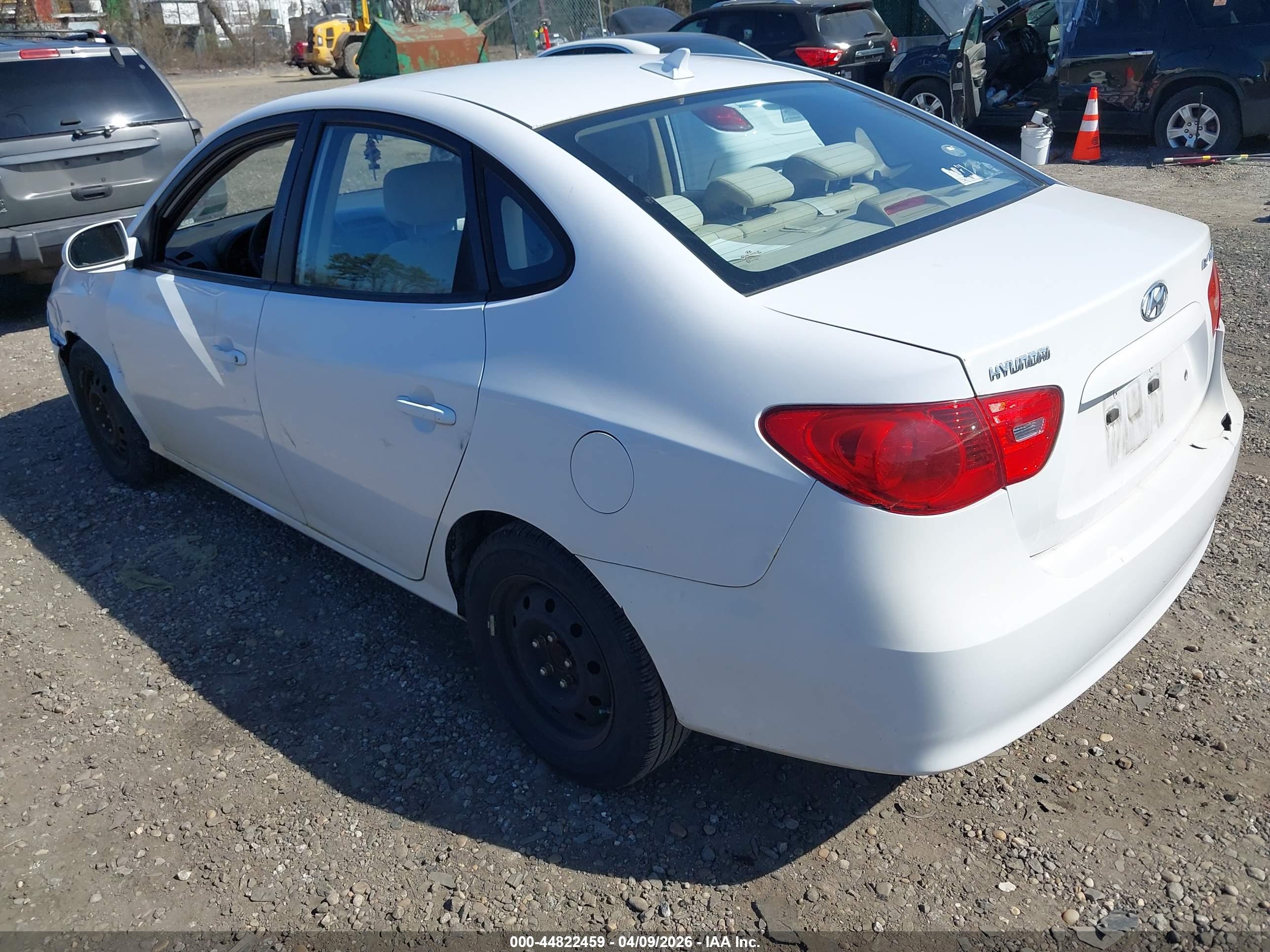HYUNDAI ELANTRA image 3