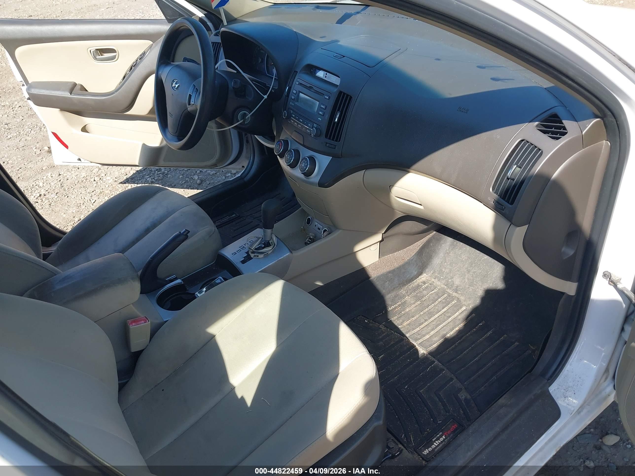 HYUNDAI ELANTRA image 5