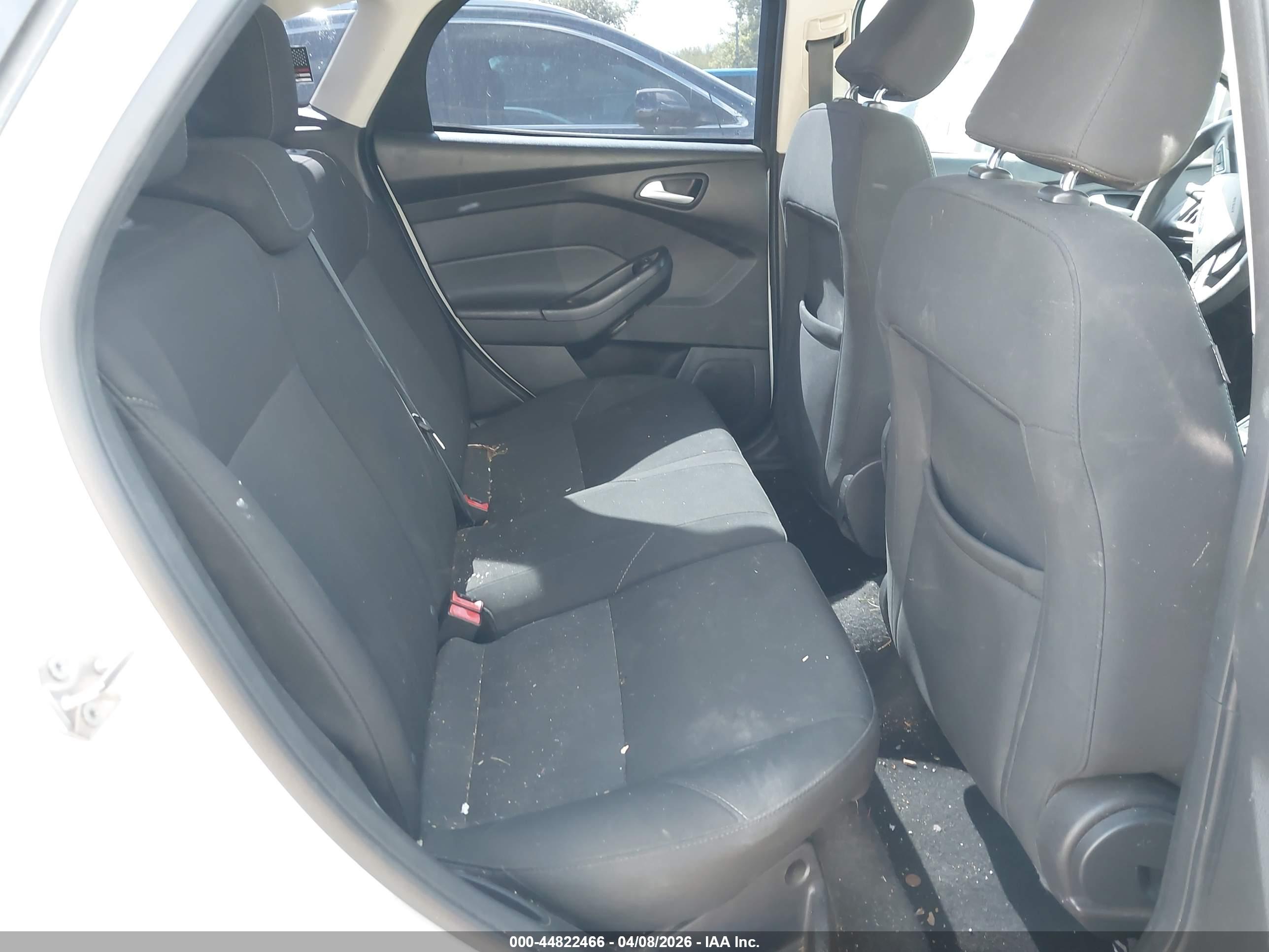 FORD FOCUS image 8