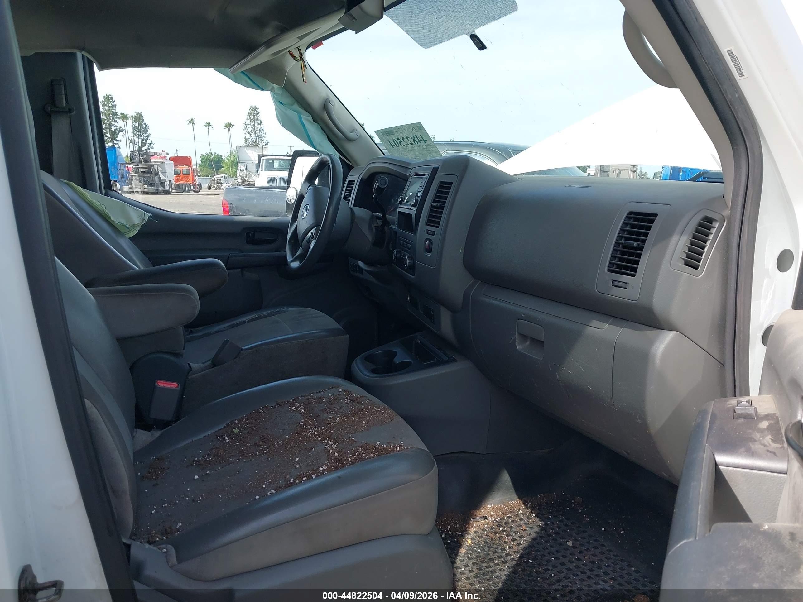 NISSAN NV image 5