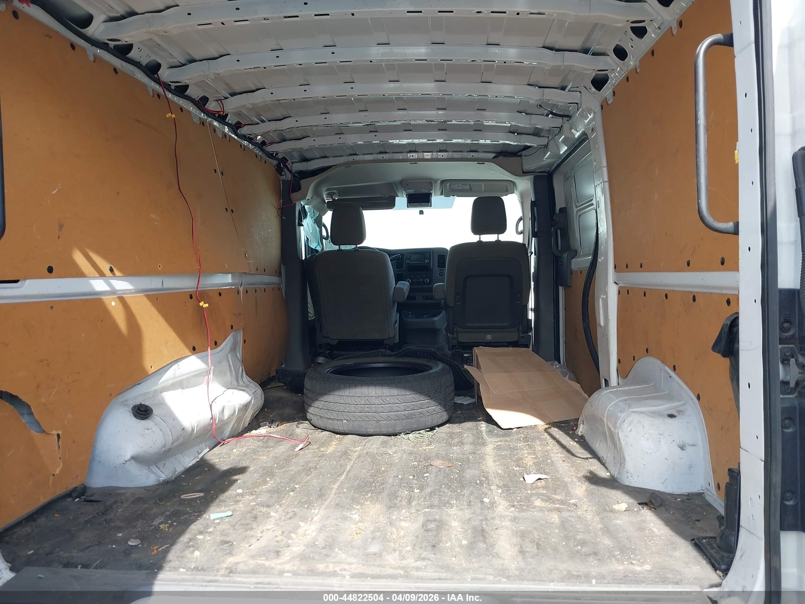 NISSAN NV image 8
