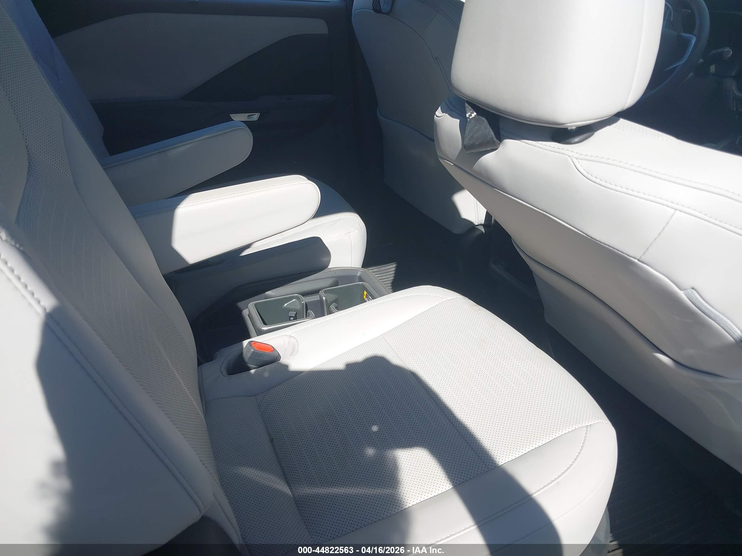 LEXUS TX image 8
