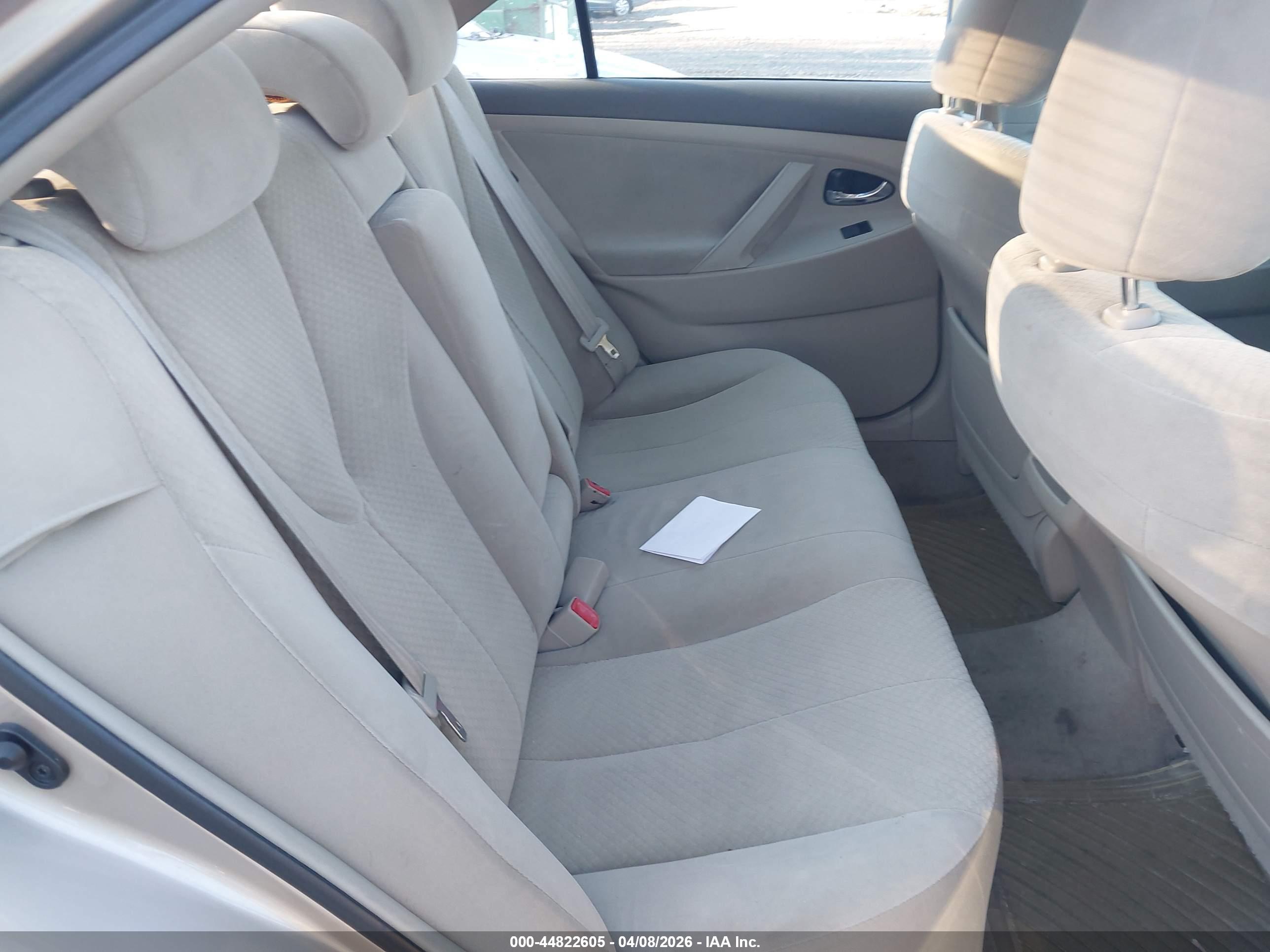 TOYOTA CAMRY image 8
