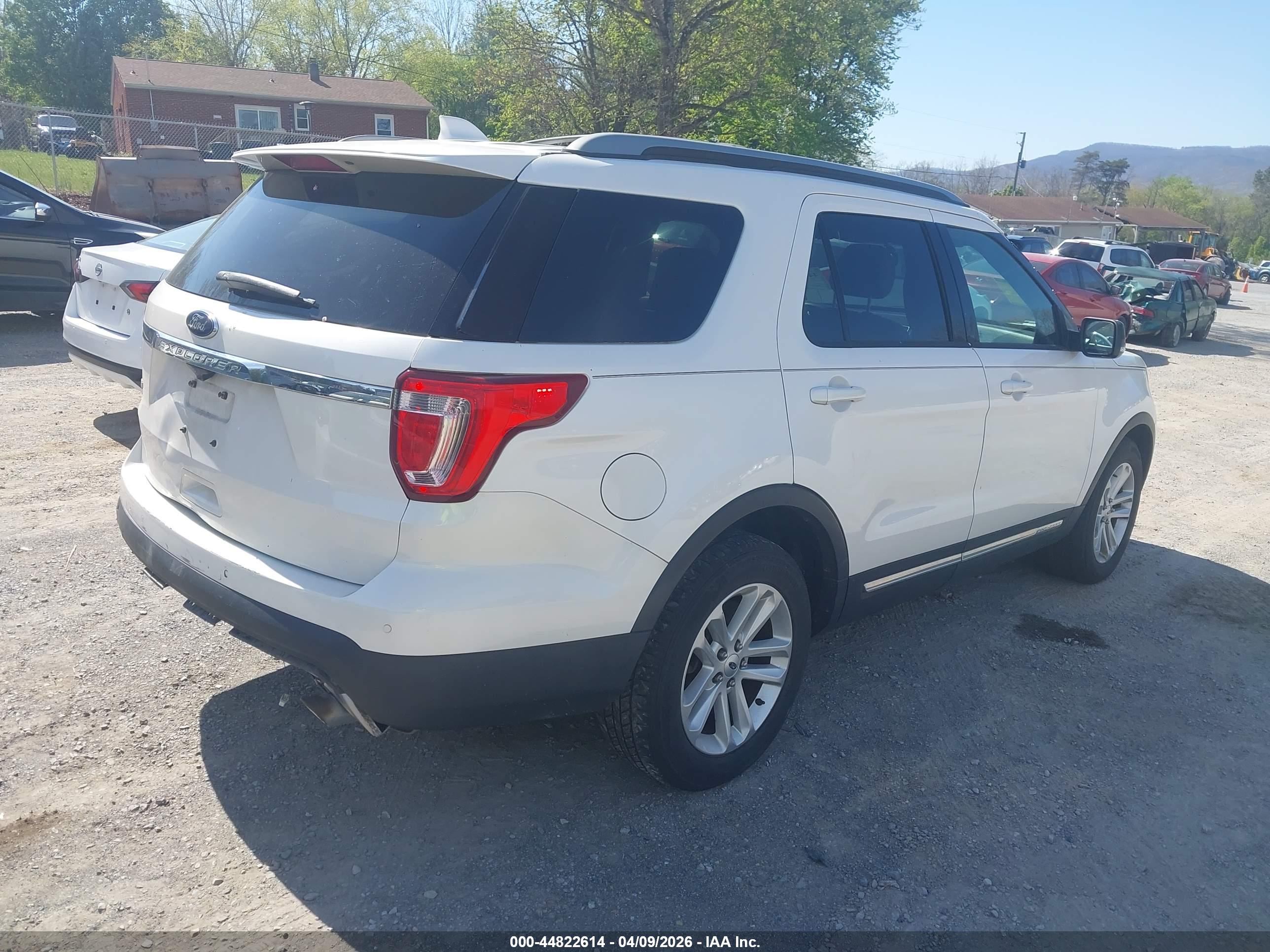 FORD EXPLORER image 4