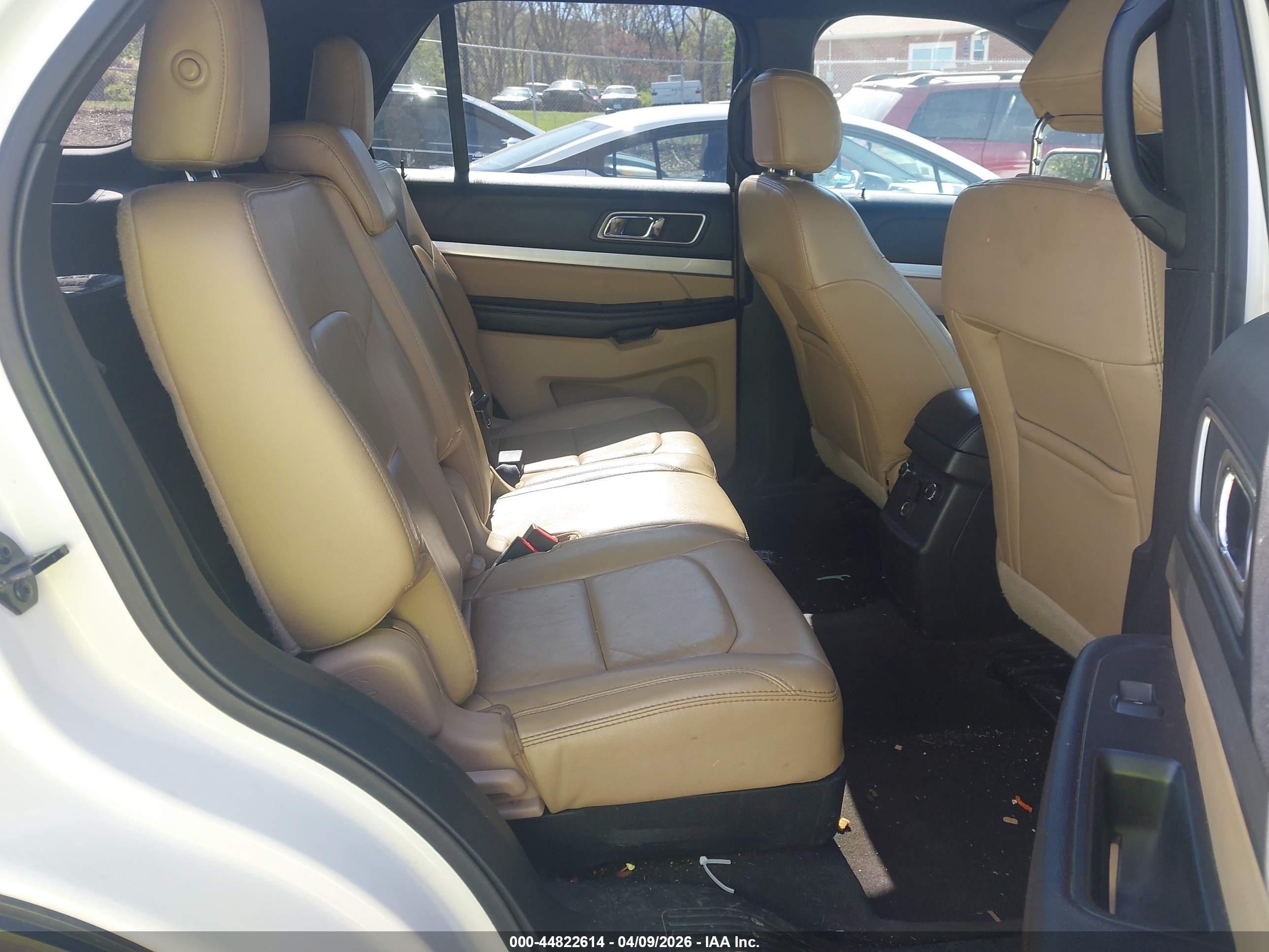 FORD EXPLORER image 8