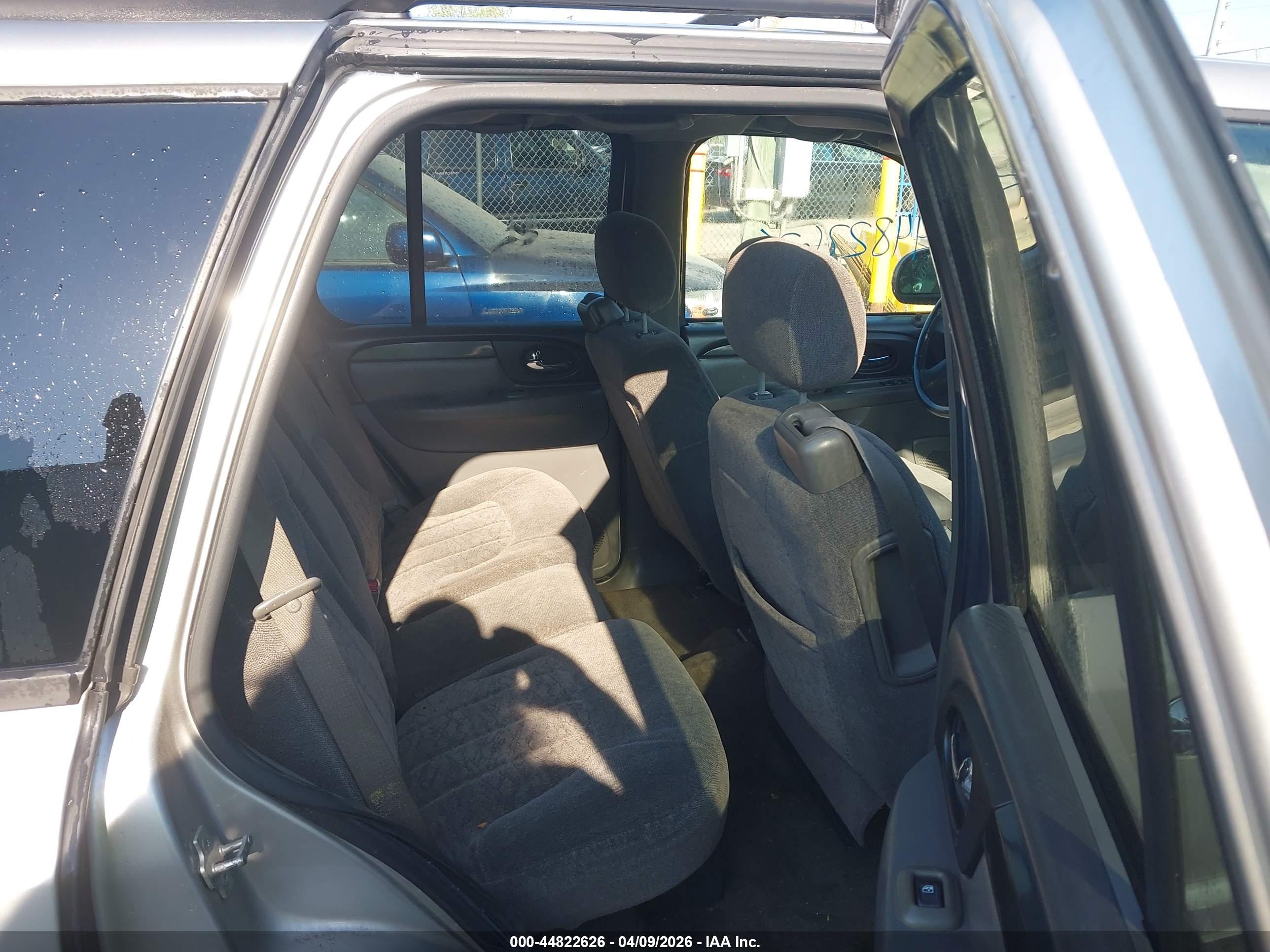 GMC ENVOY image 8
