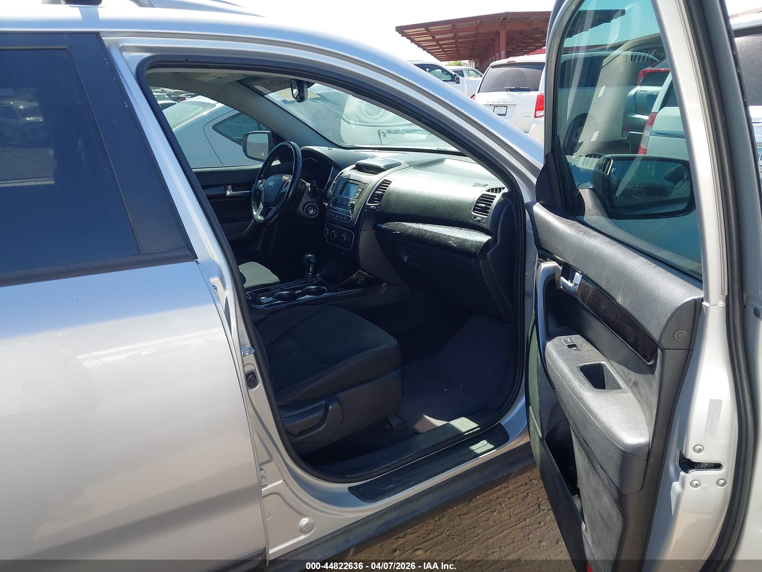 KIA SORENTO image 5