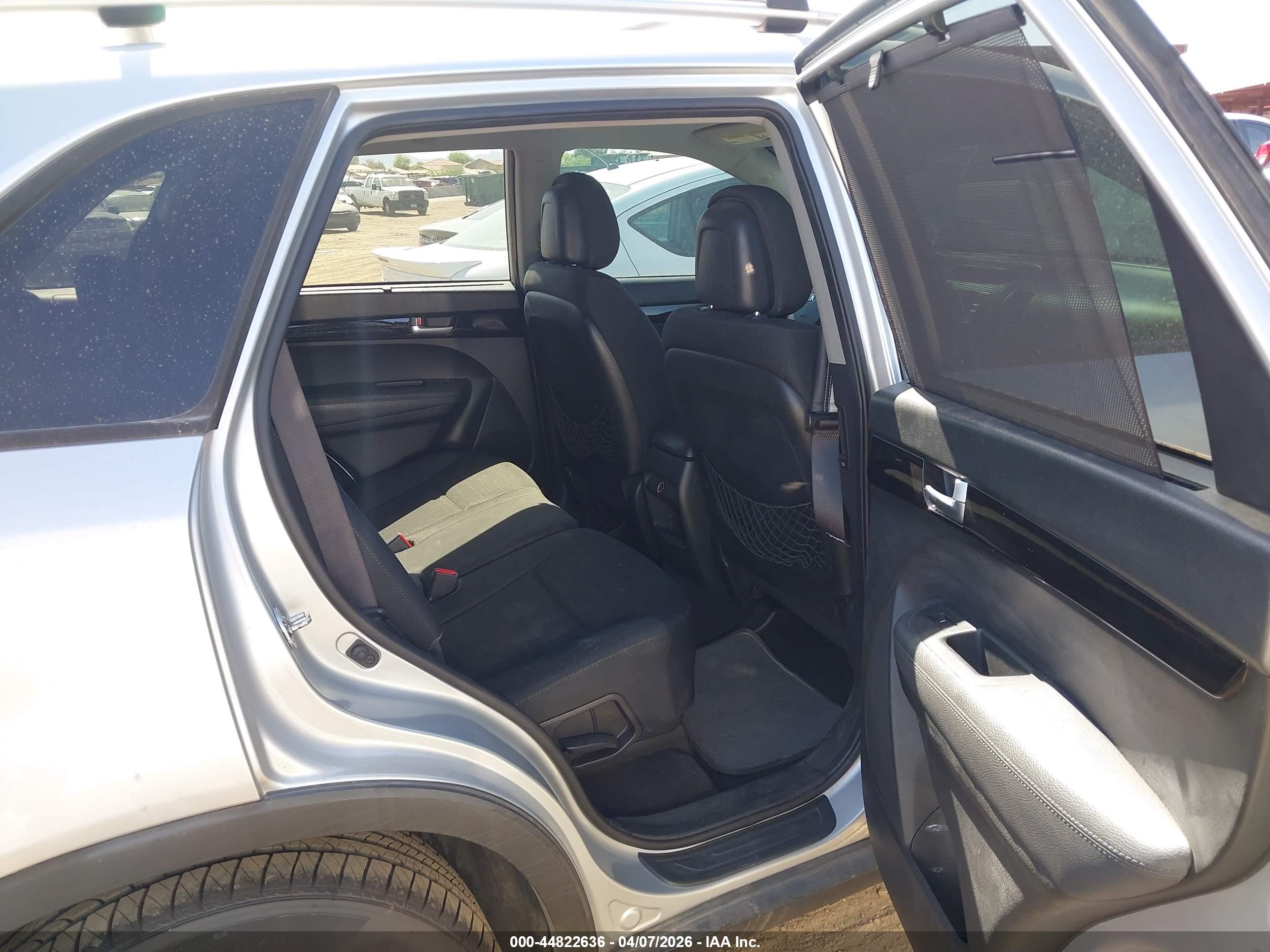 KIA SORENTO image 8