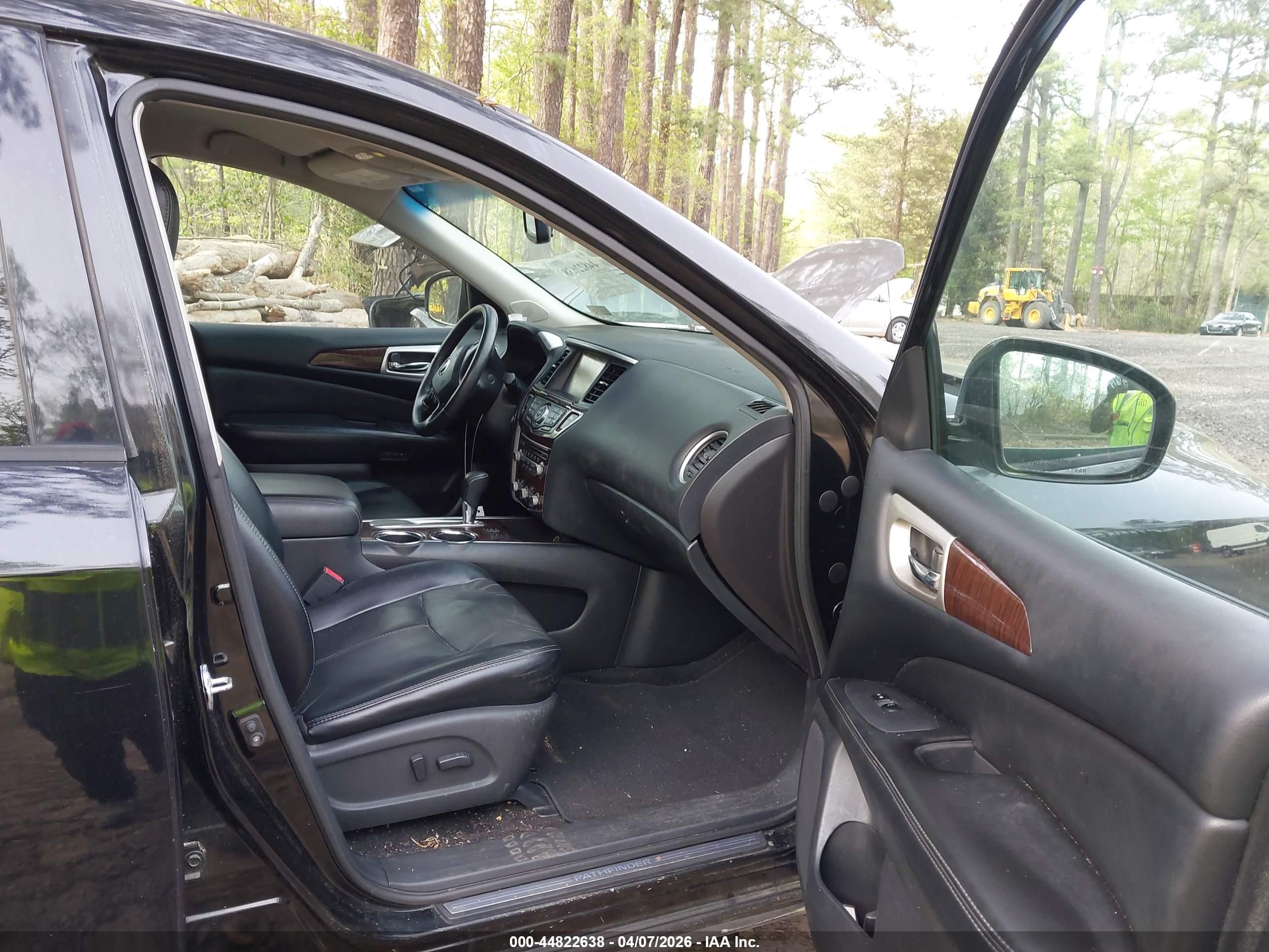 NISSAN PATHFINDER image 5