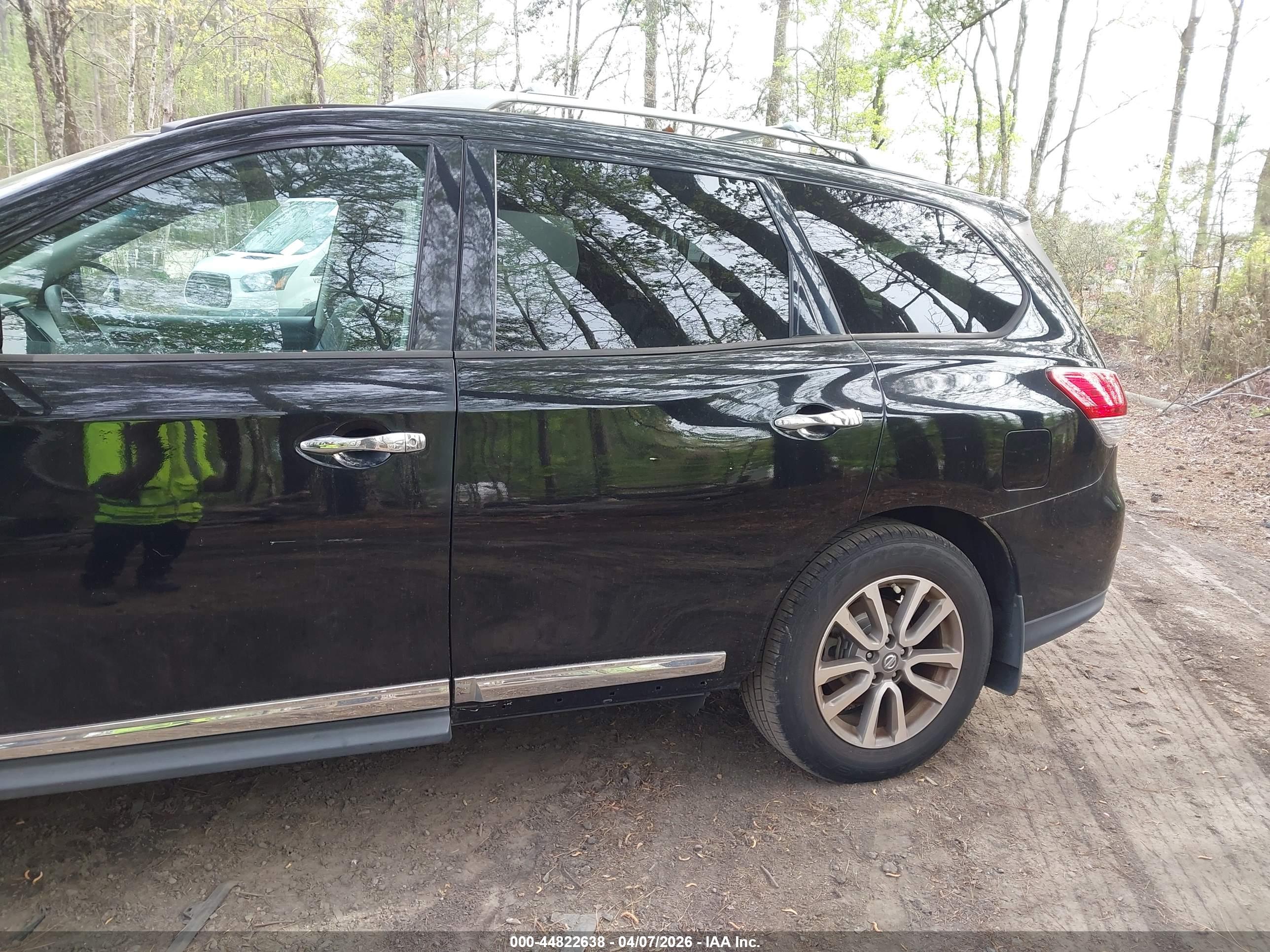 NISSAN PATHFINDER image 6