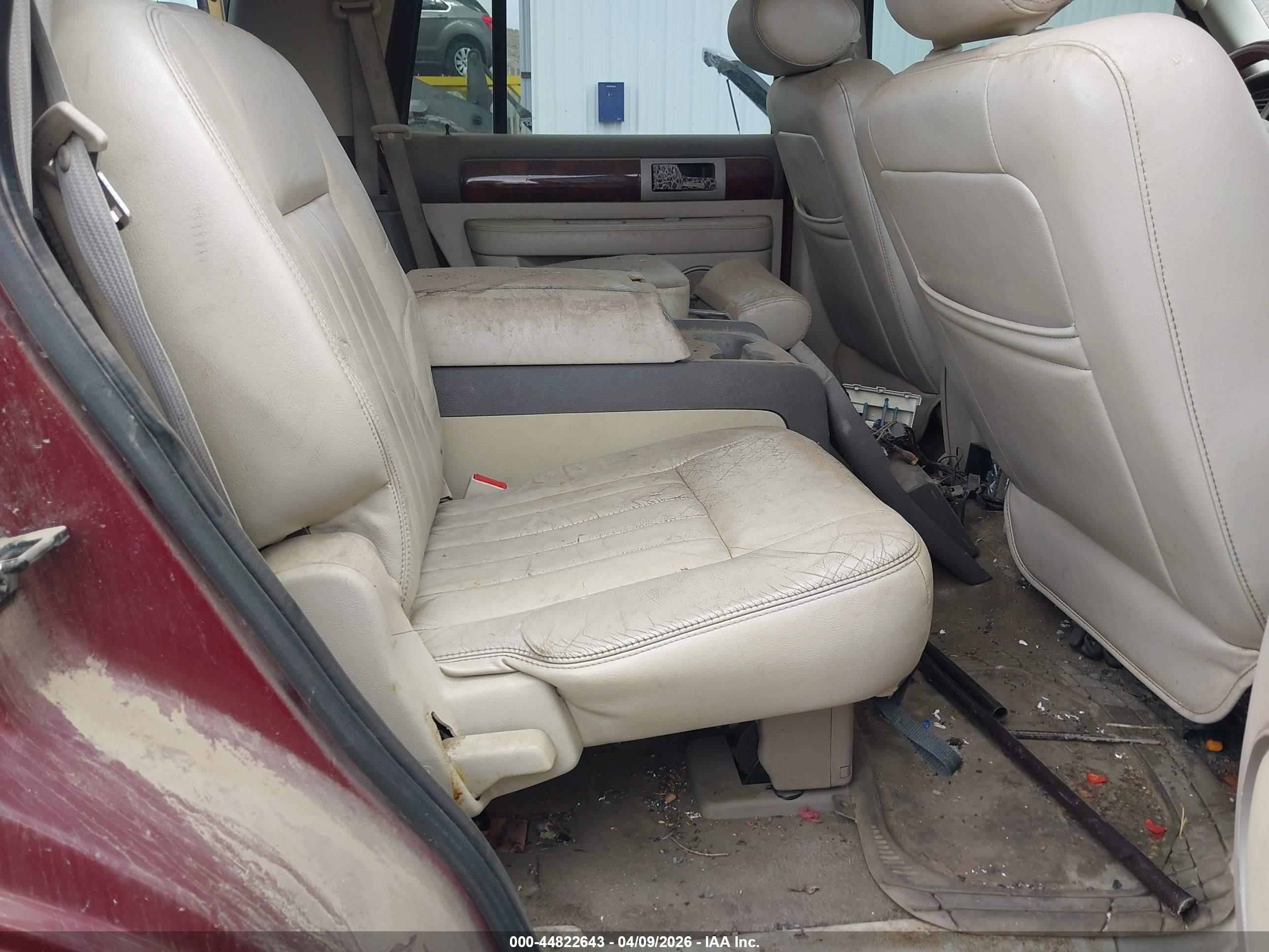 LINCOLN NAVIGATOR image 8