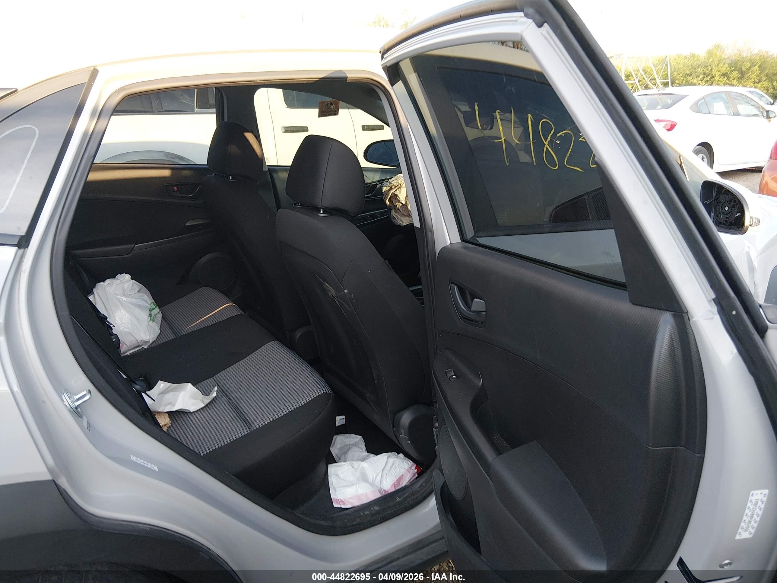 HYUNDAI KONA image 8