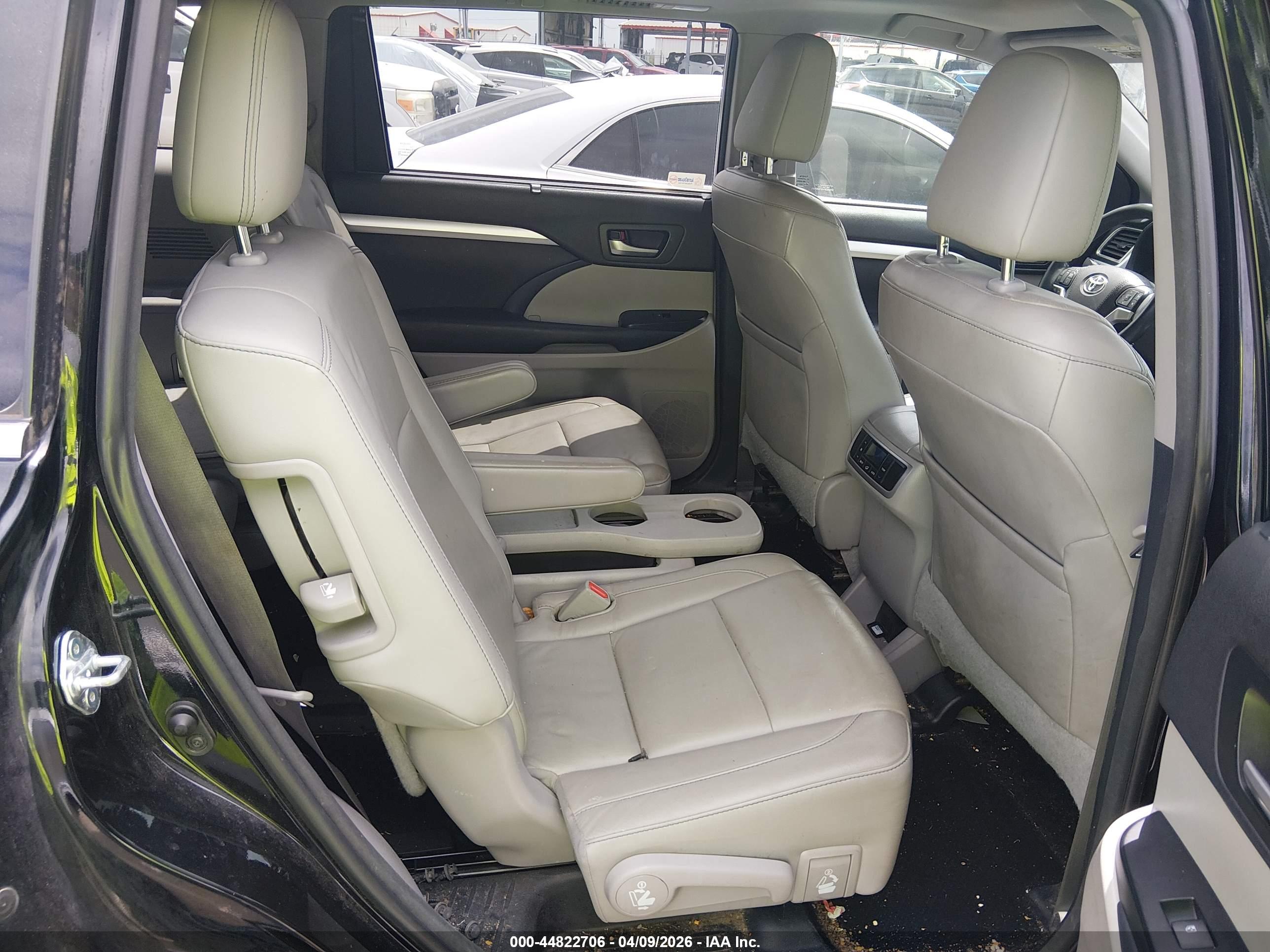 TOYOTA HIGHLANDER image 8