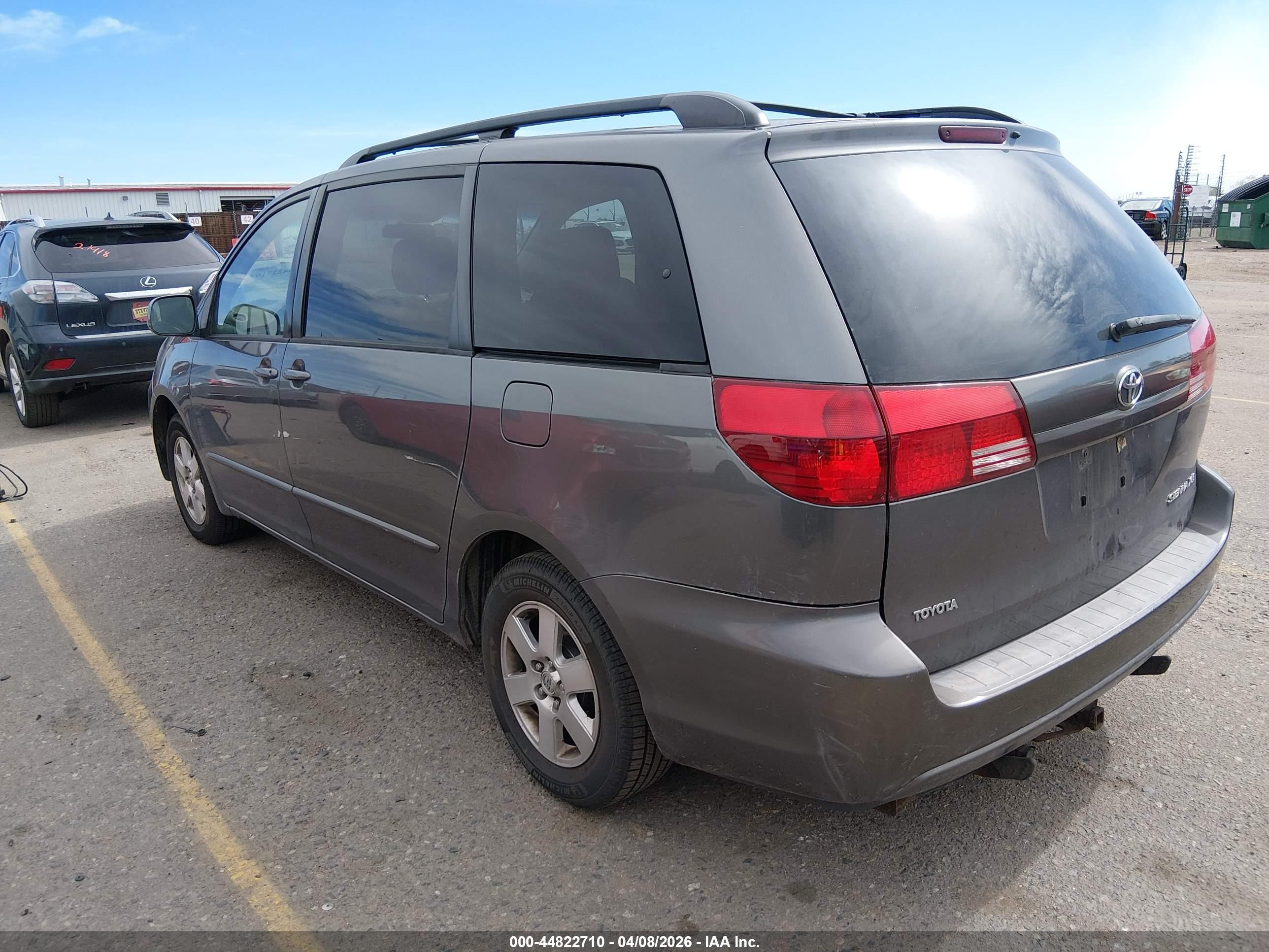 TOYOTA SIENNA image 3