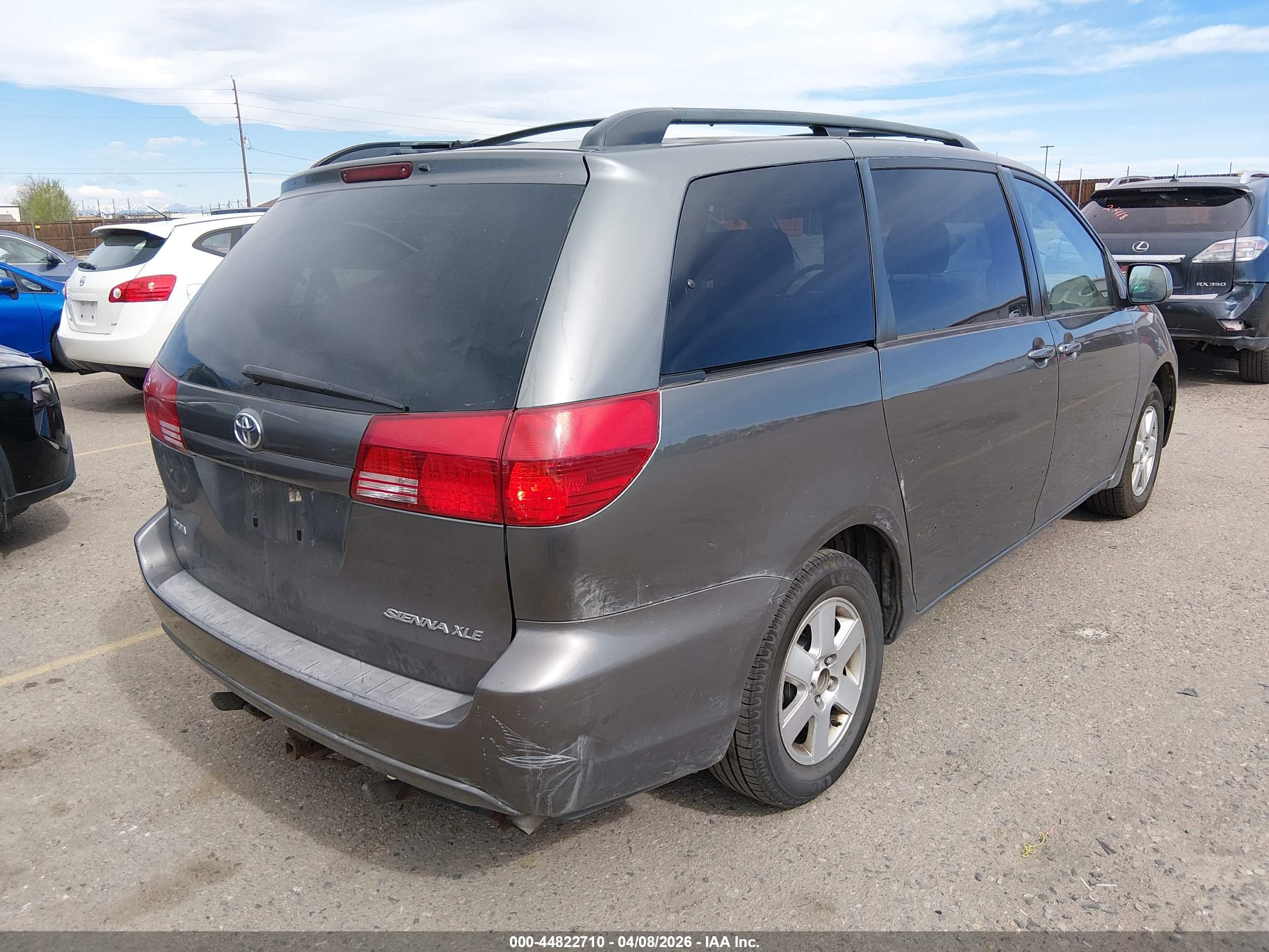 TOYOTA SIENNA image 4