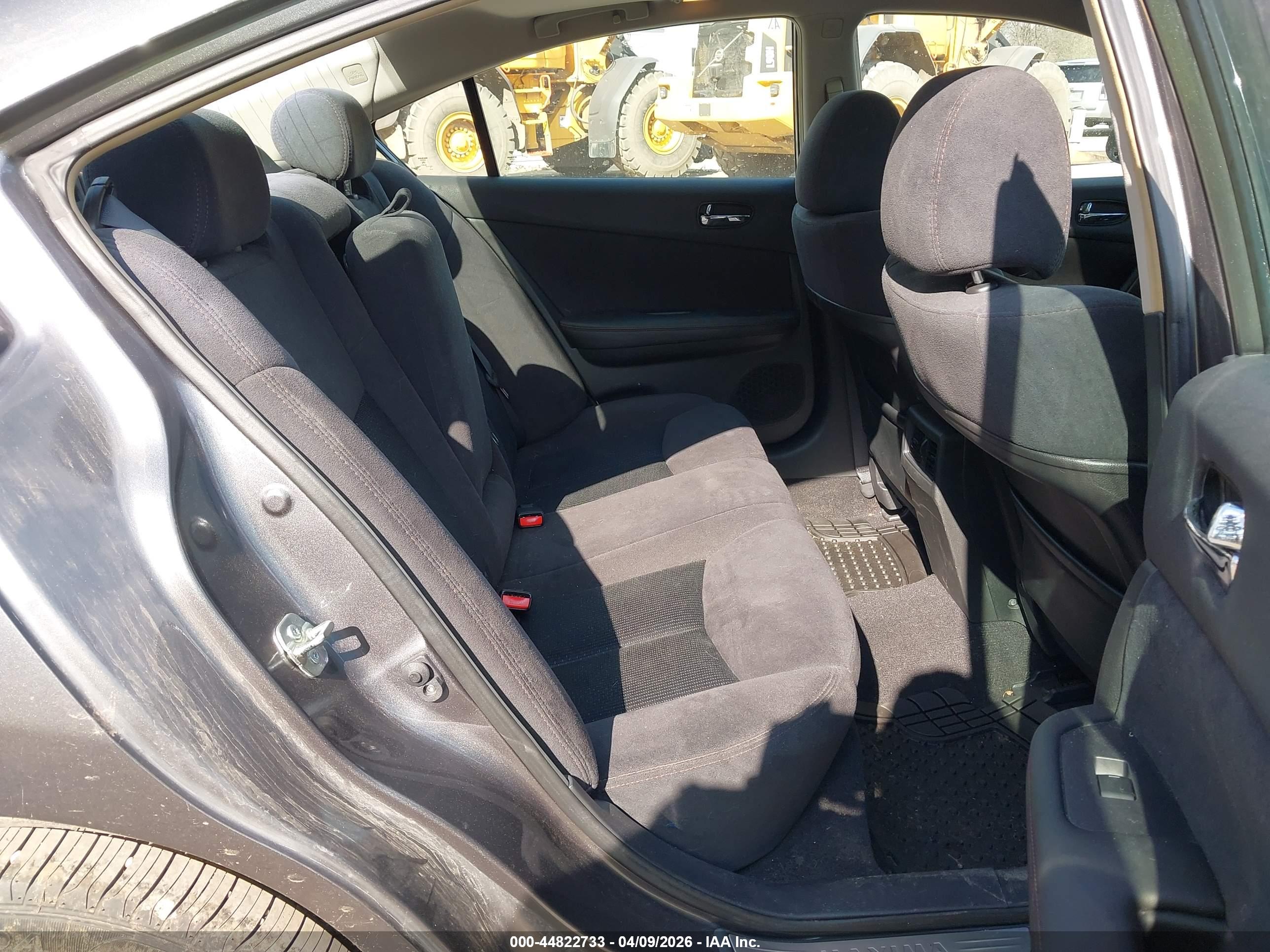 NISSAN MAXIMA image 8