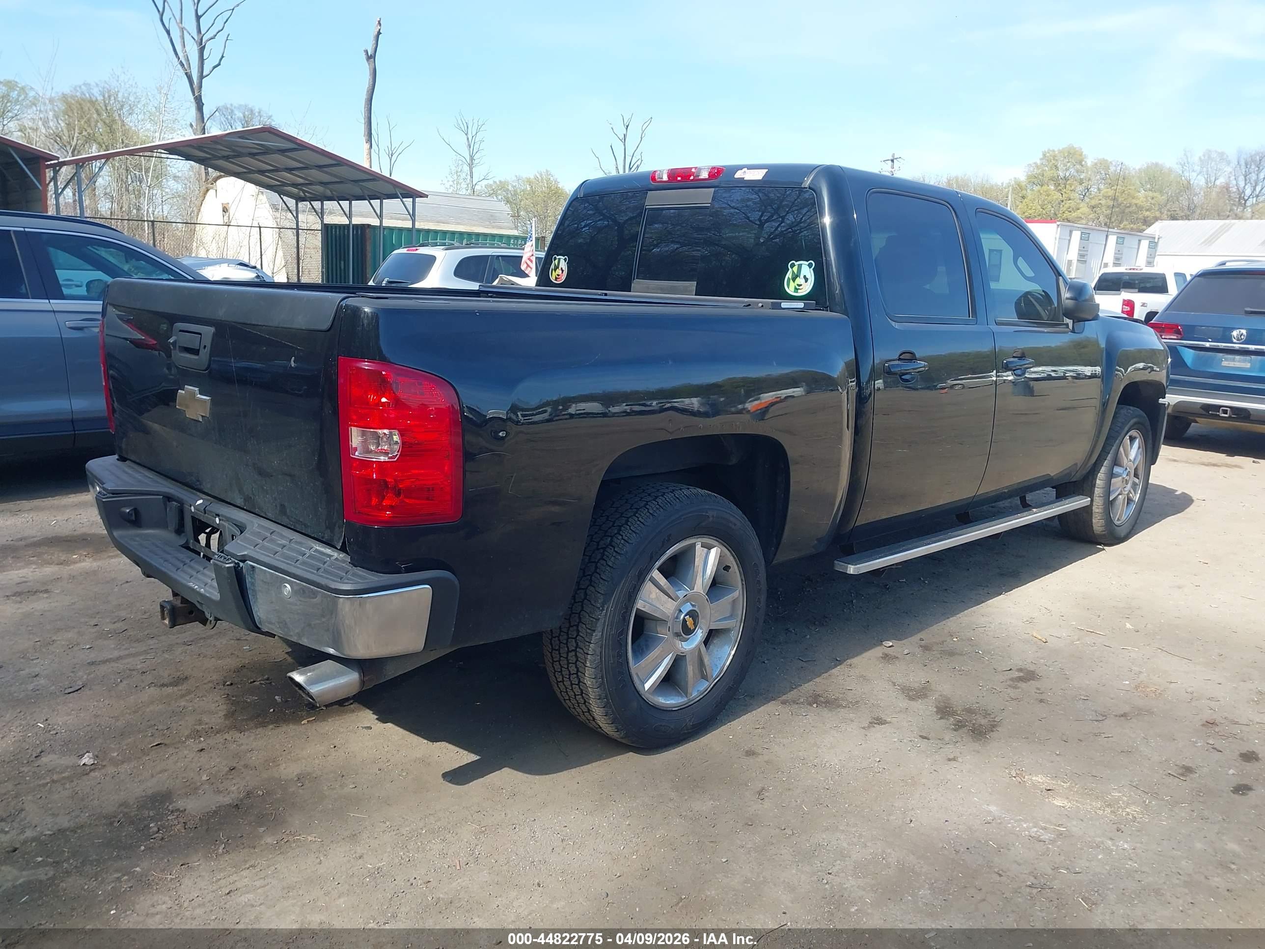 CHEVROLET SILVERADO image 4