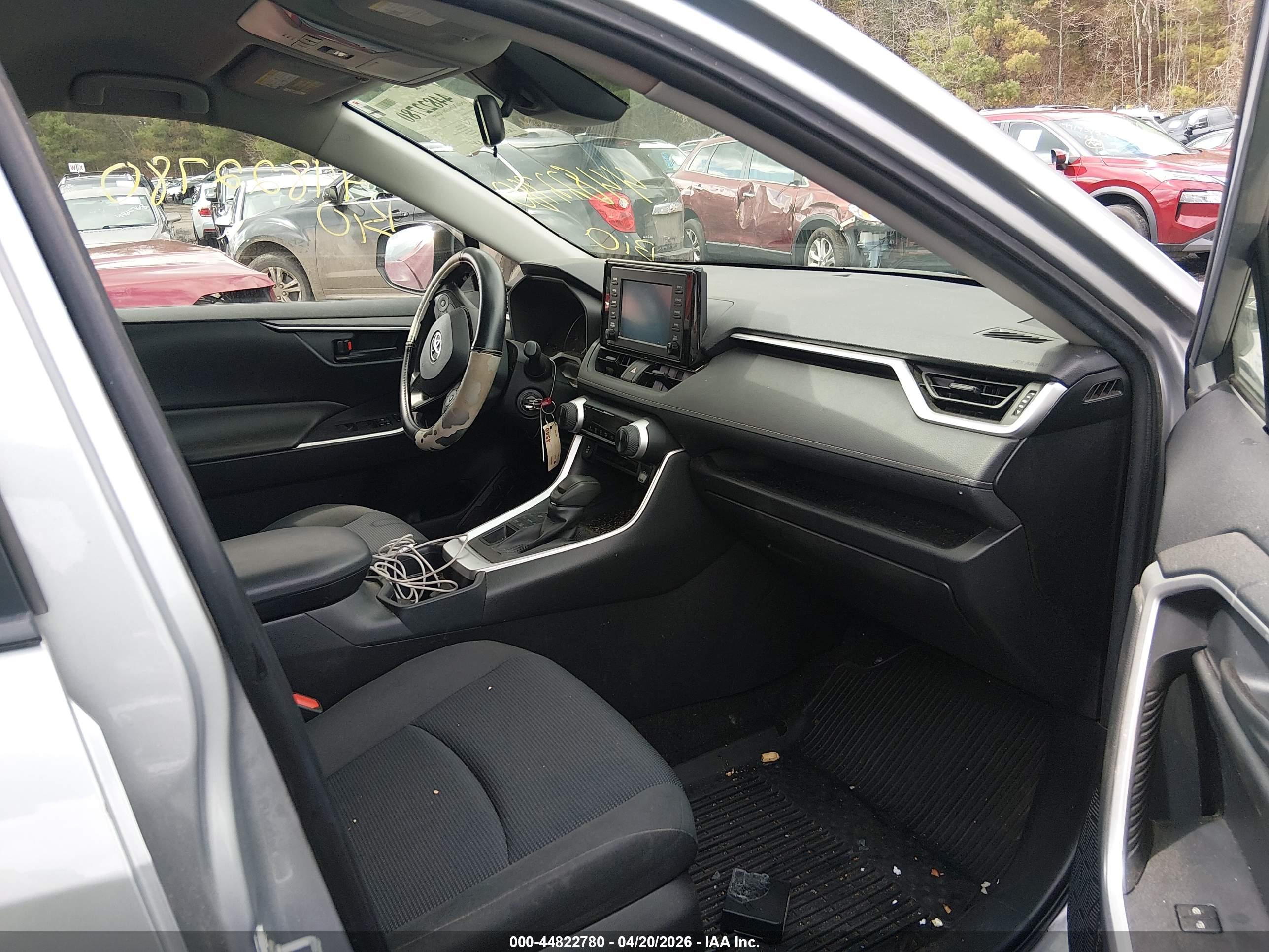 TOYOTA RAV4 image 5