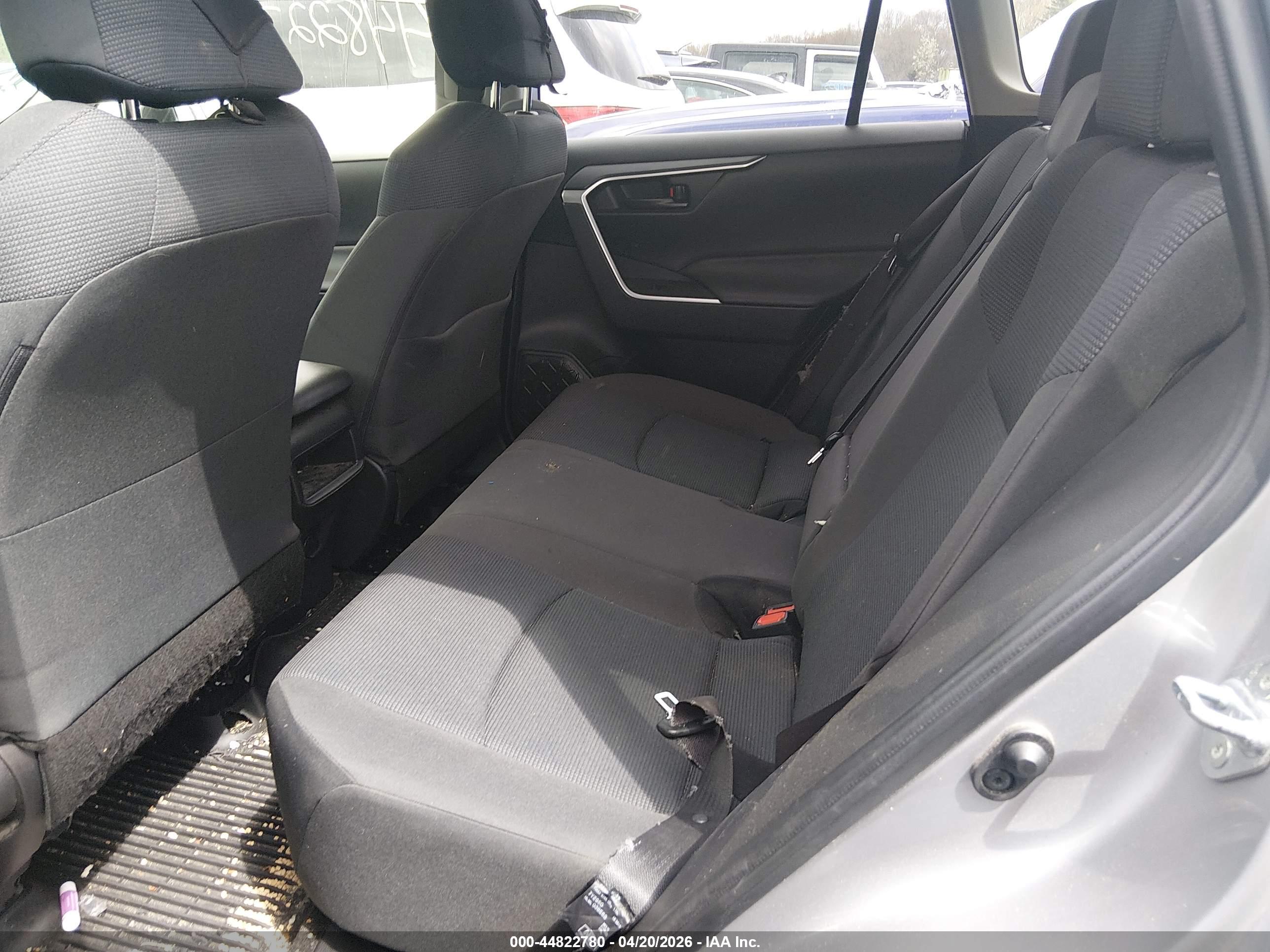 TOYOTA RAV4 image 8
