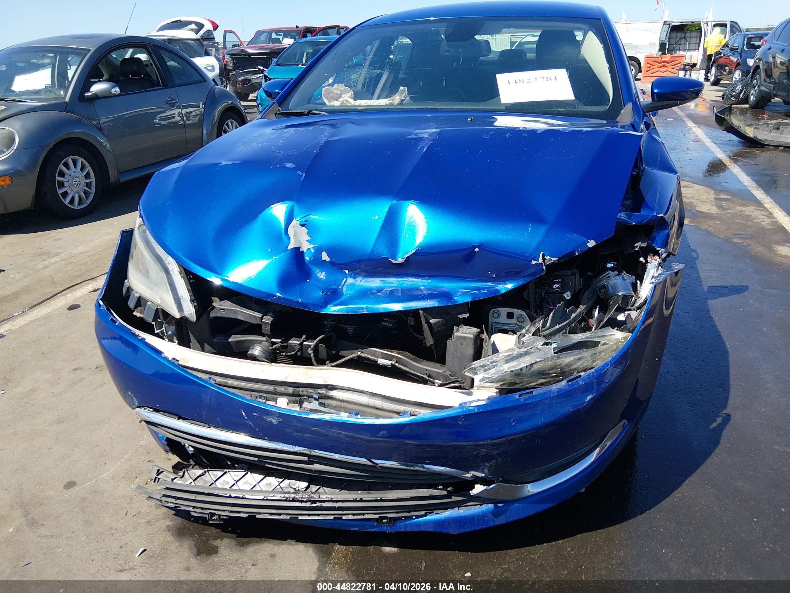 CHRYSLER 200 image 6