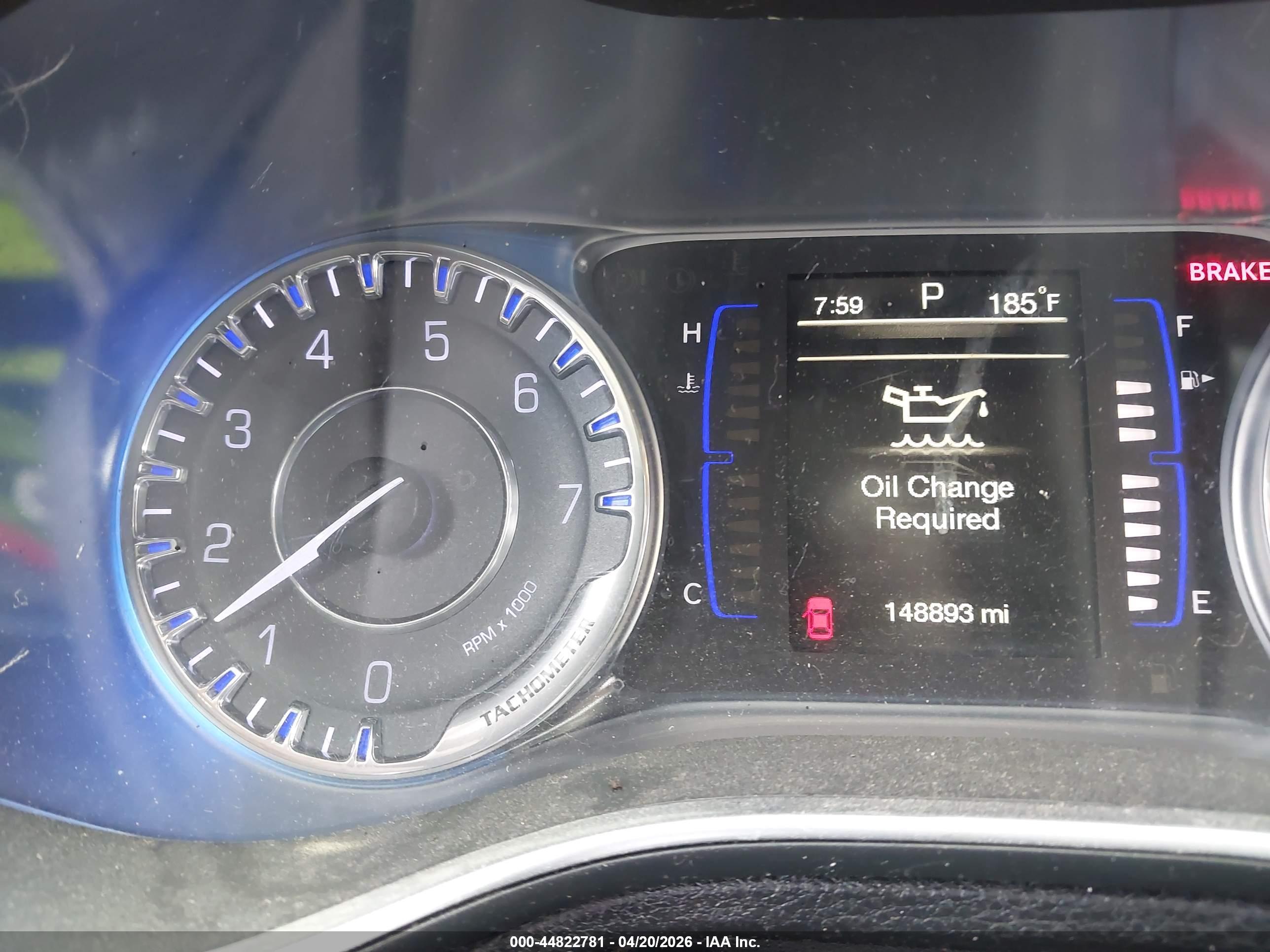 CHRYSLER 200 image 7