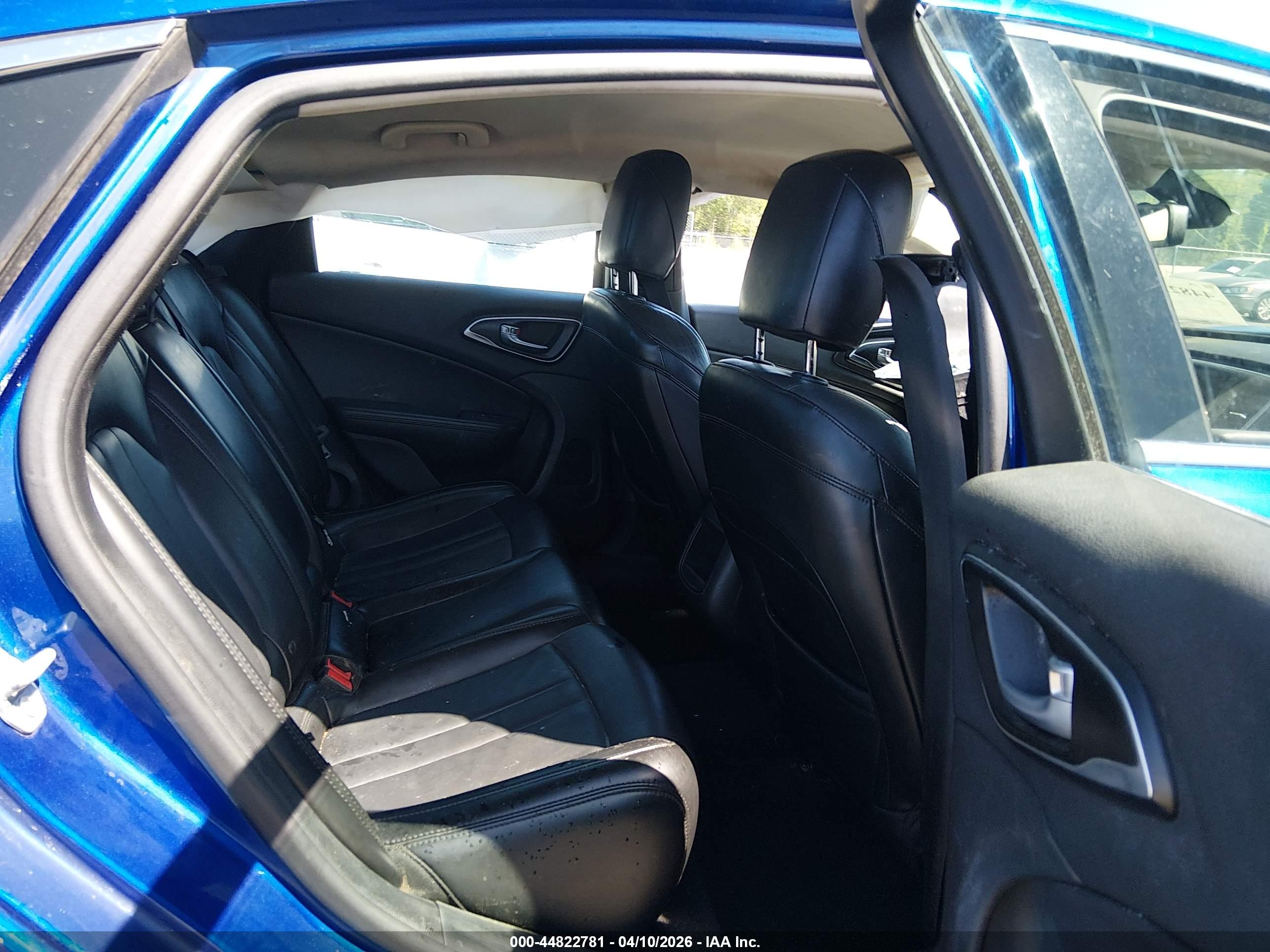 CHRYSLER 200 image 8