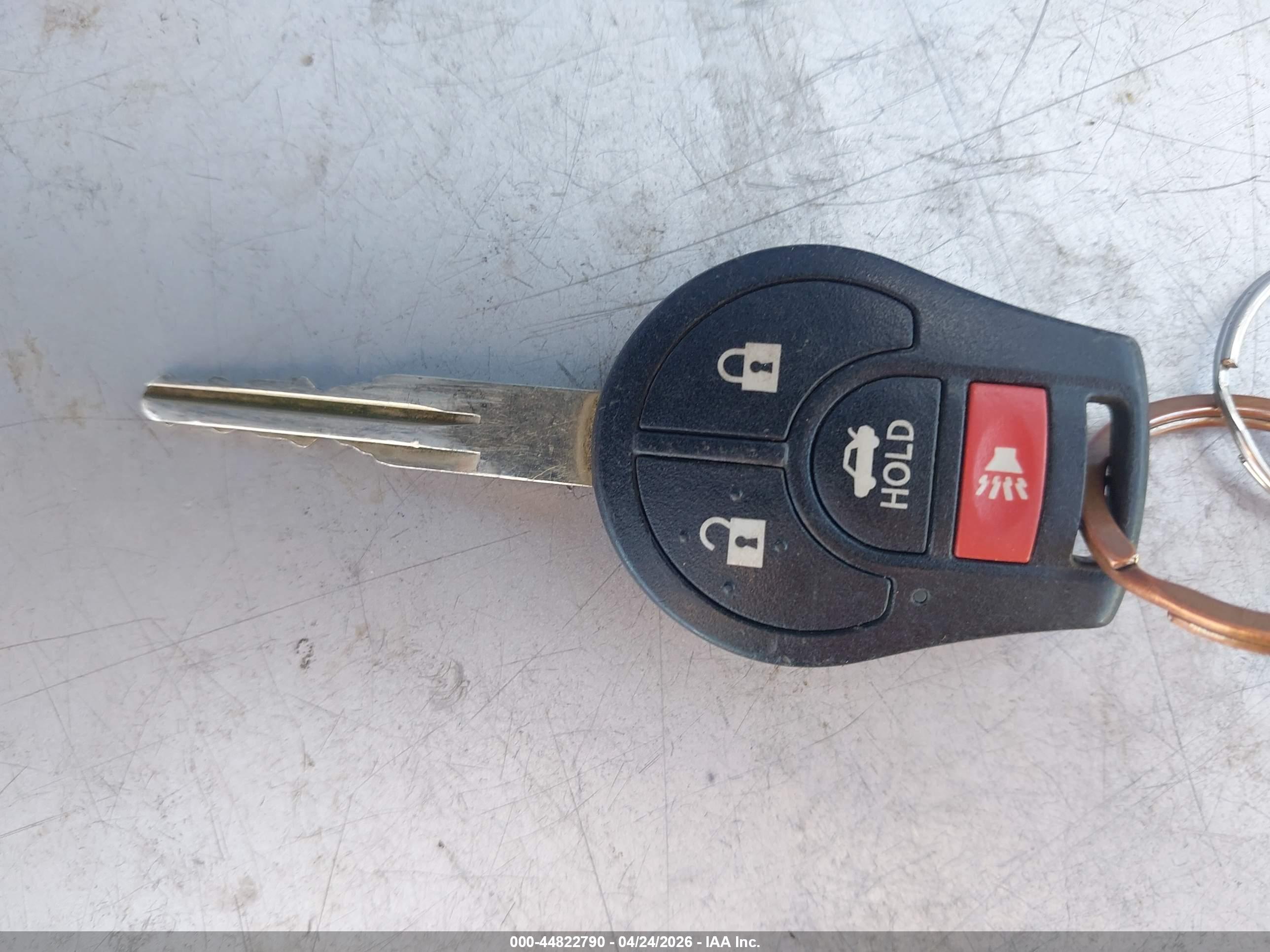 NISSAN VERSA image 11