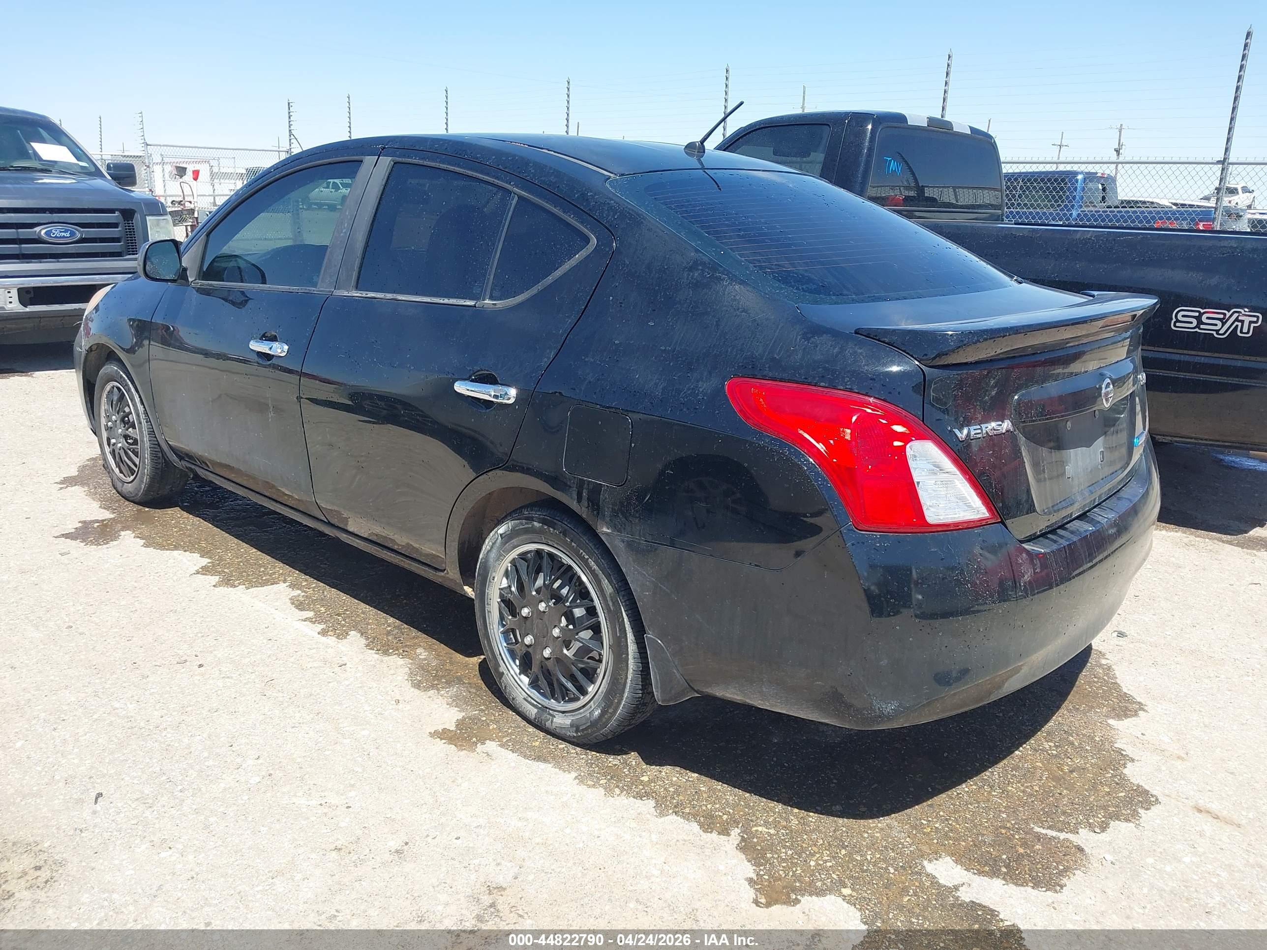 NISSAN VERSA image 3