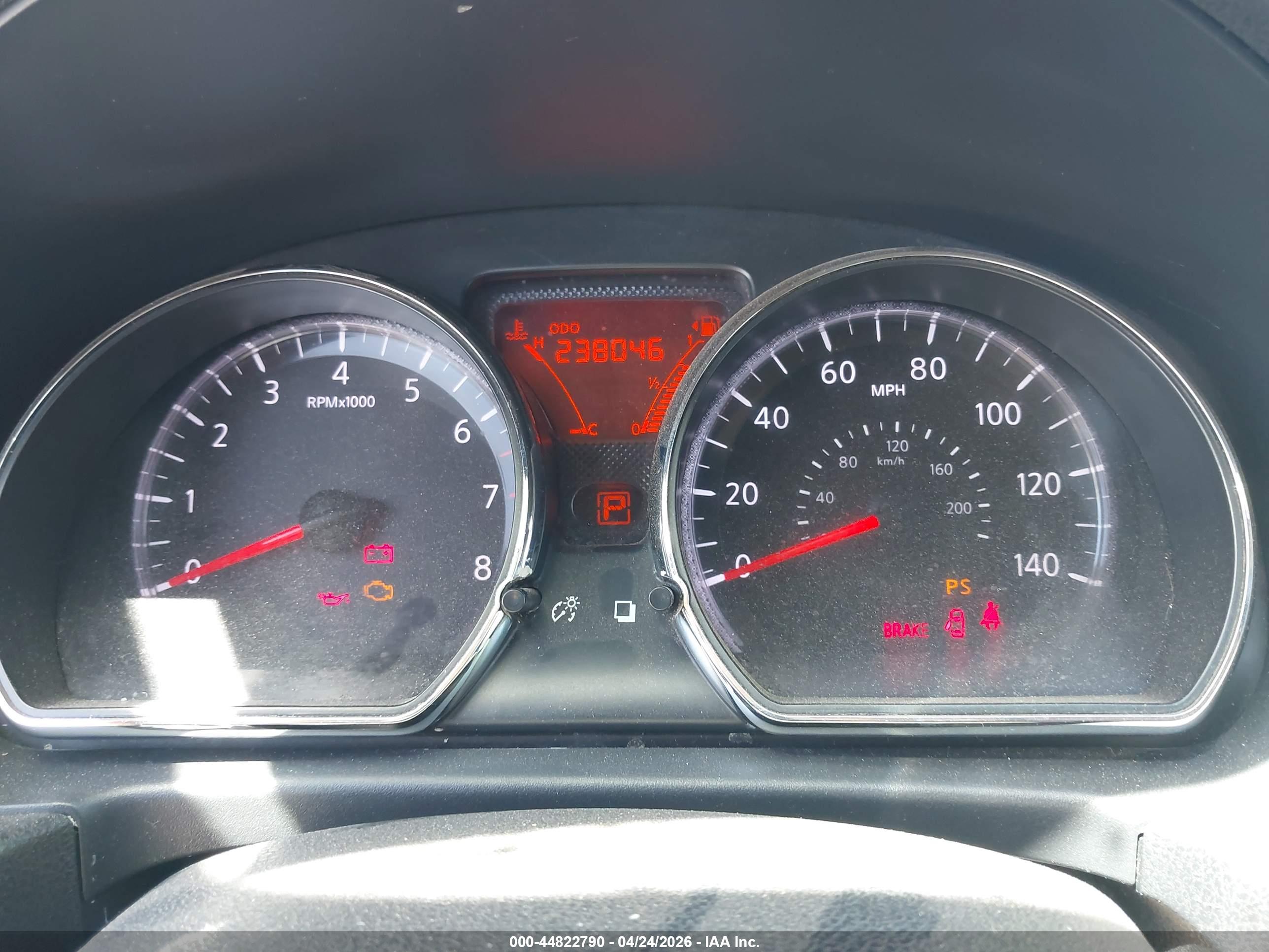 NISSAN VERSA image 7
