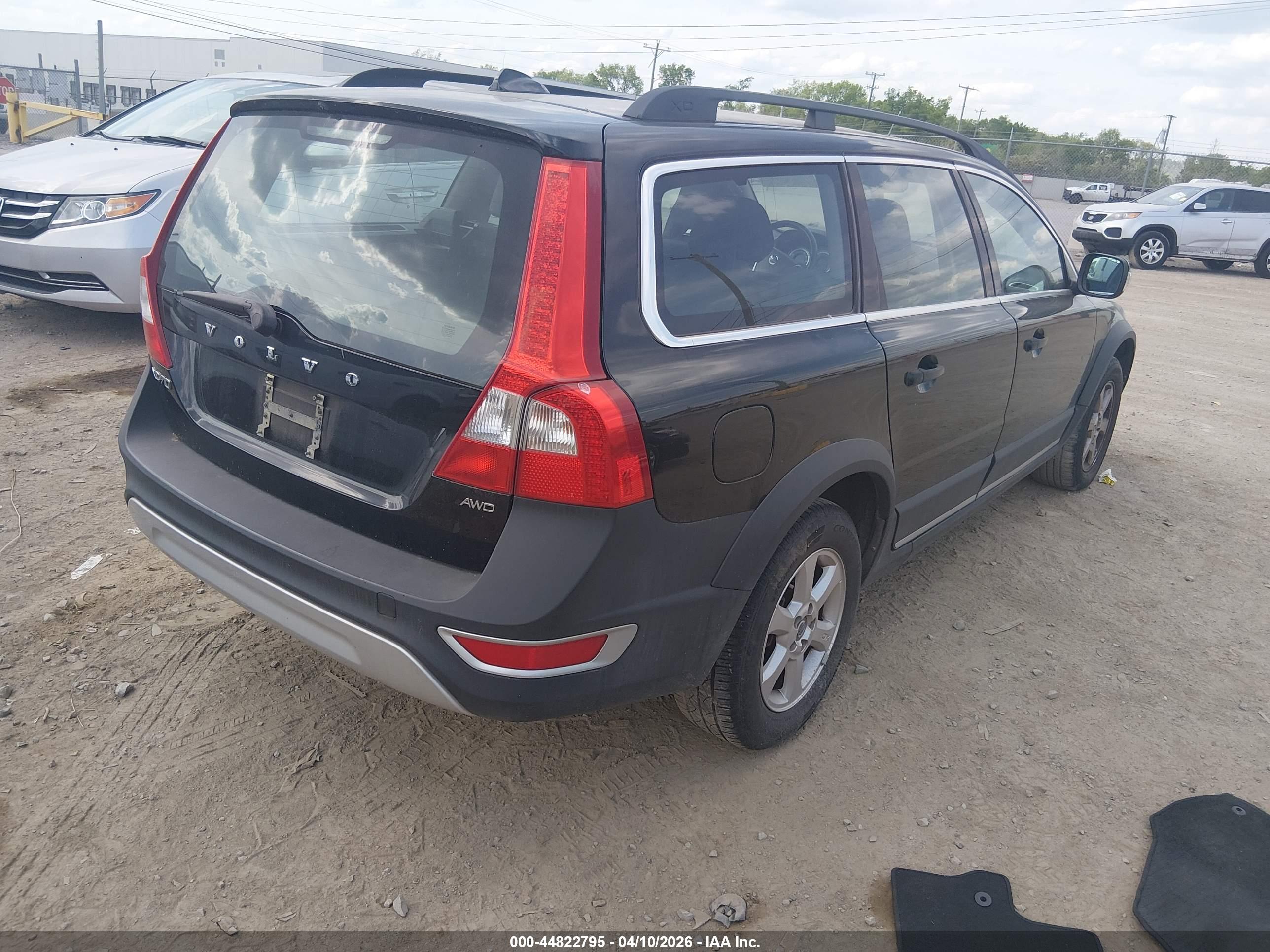 VOLVO XC70 image 4