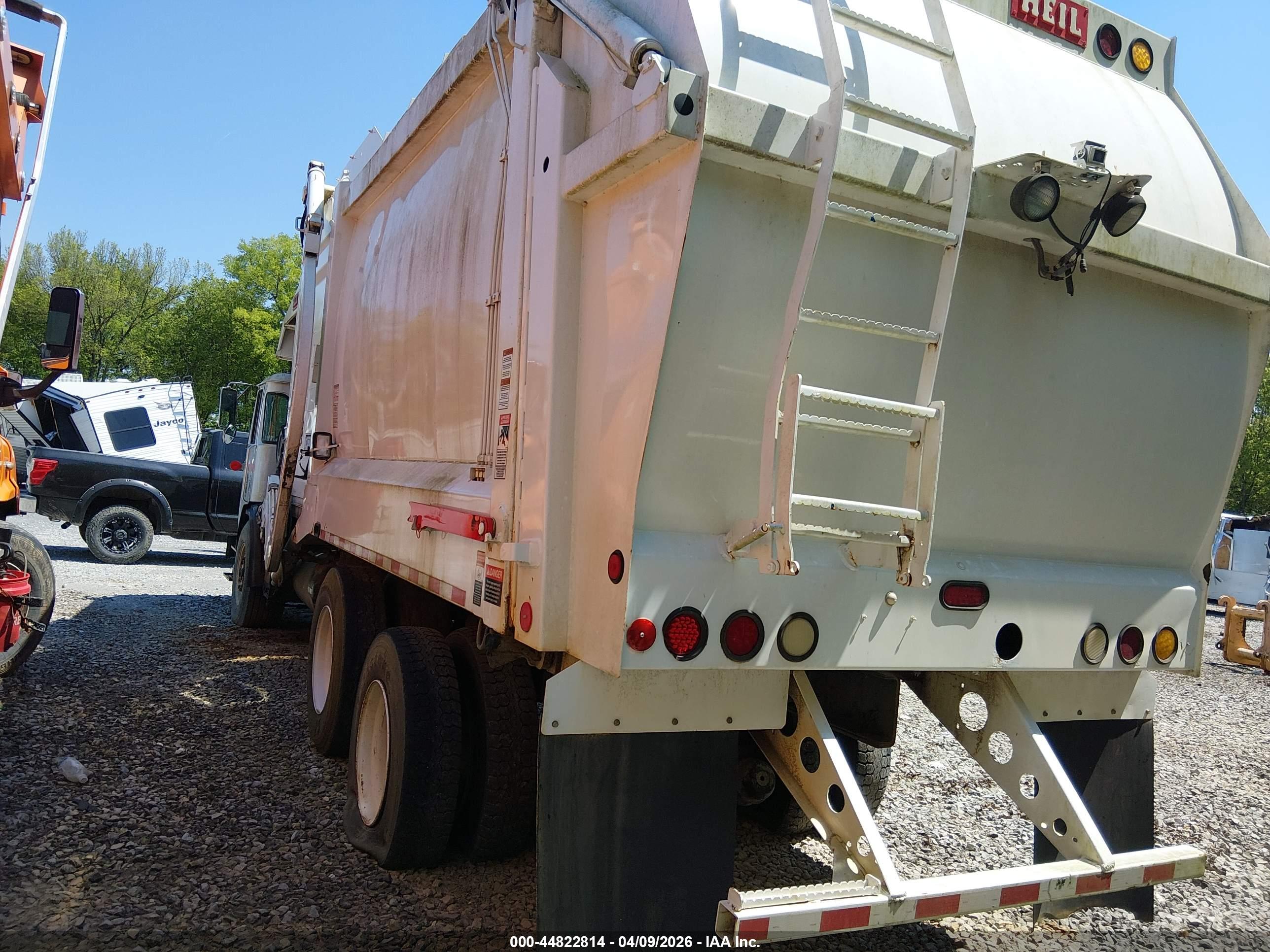 AUTOCAR LLC image 3