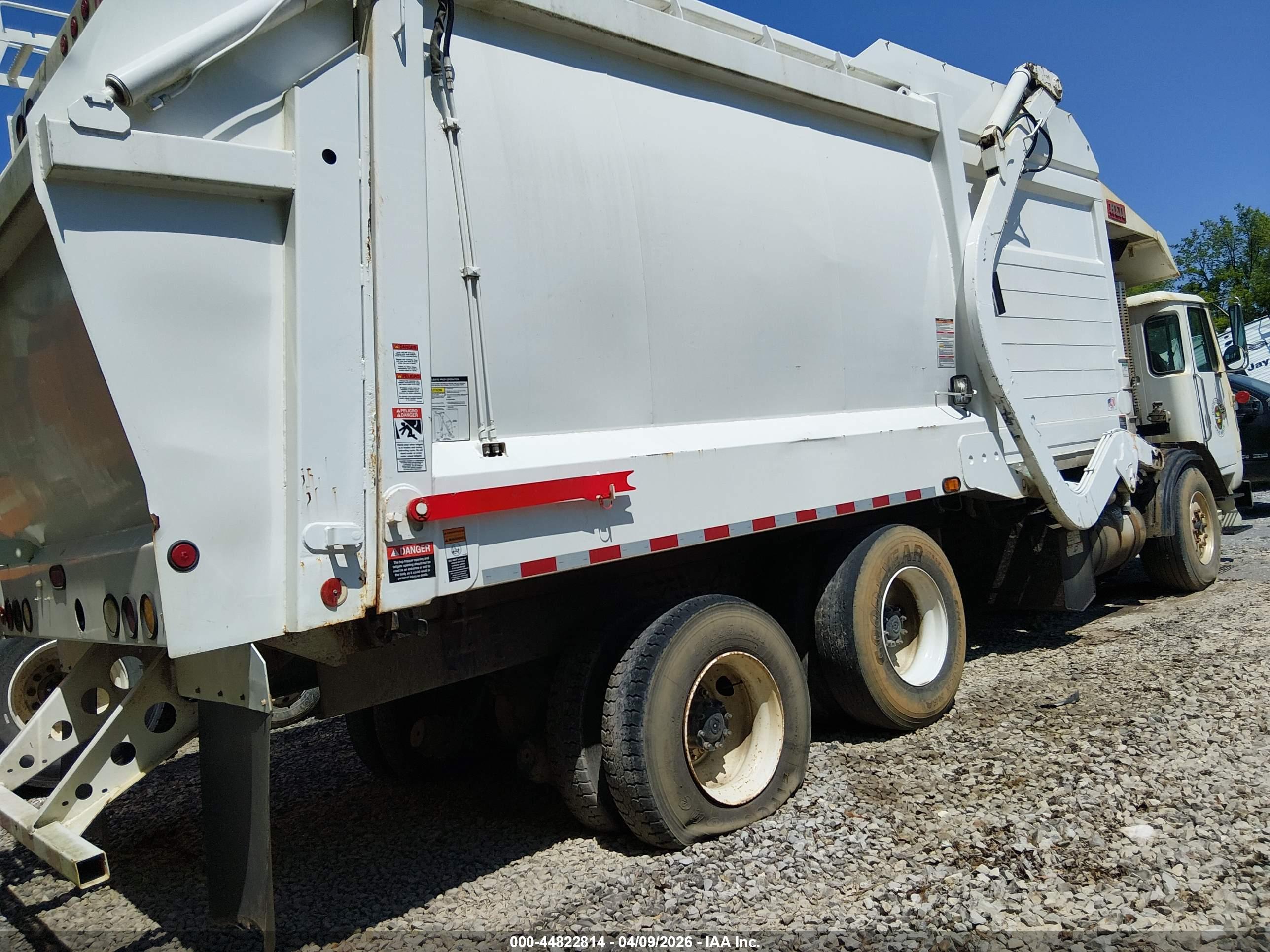 AUTOCAR LLC image 4