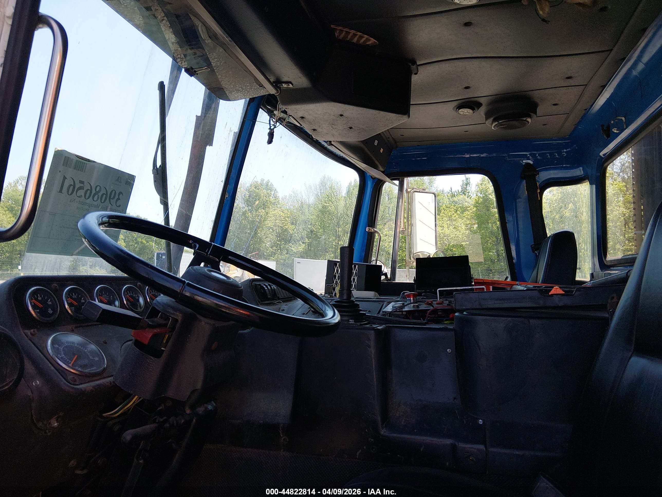 AUTOCAR LLC image 8