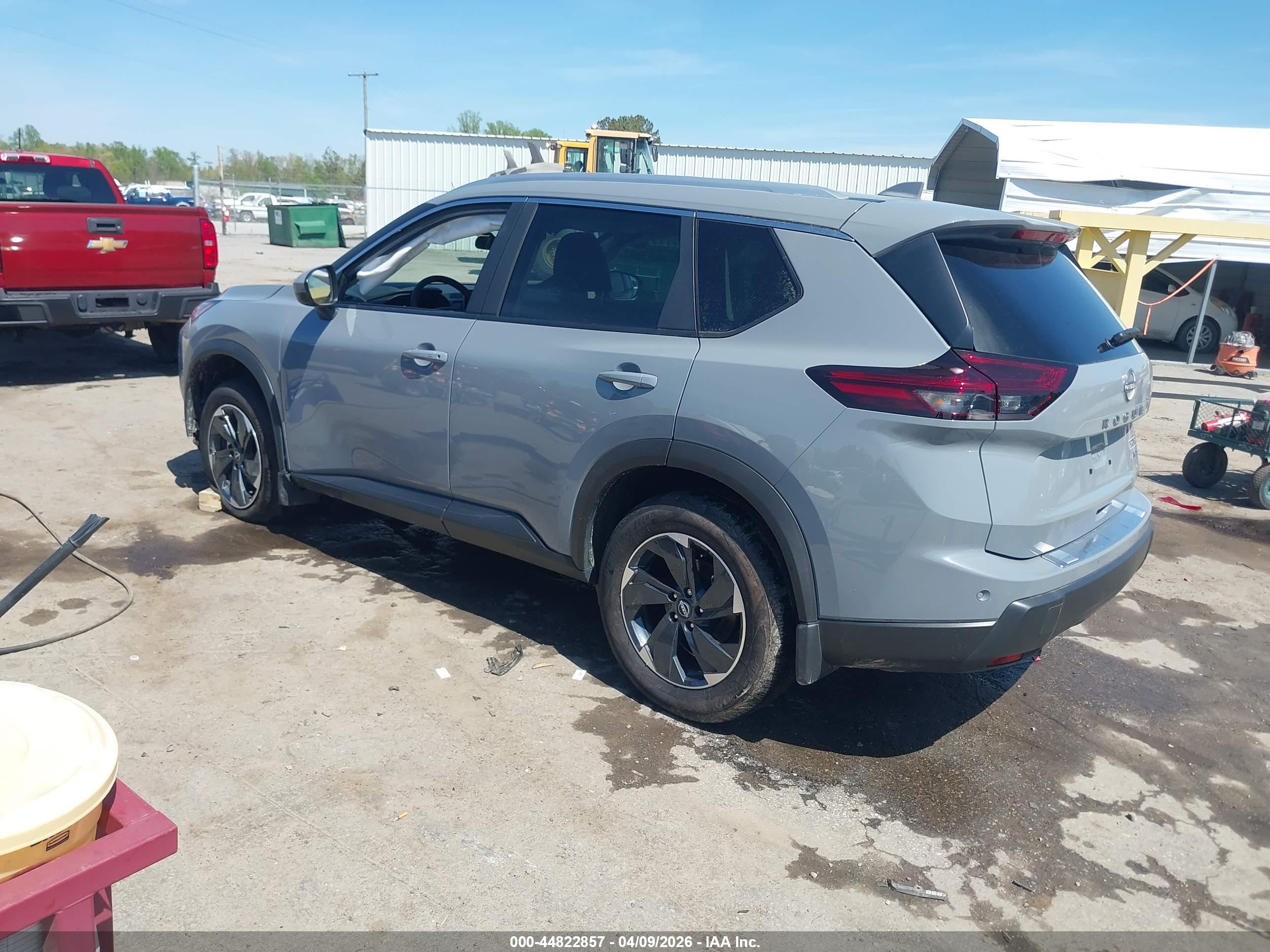 NISSAN ROGUE image 3