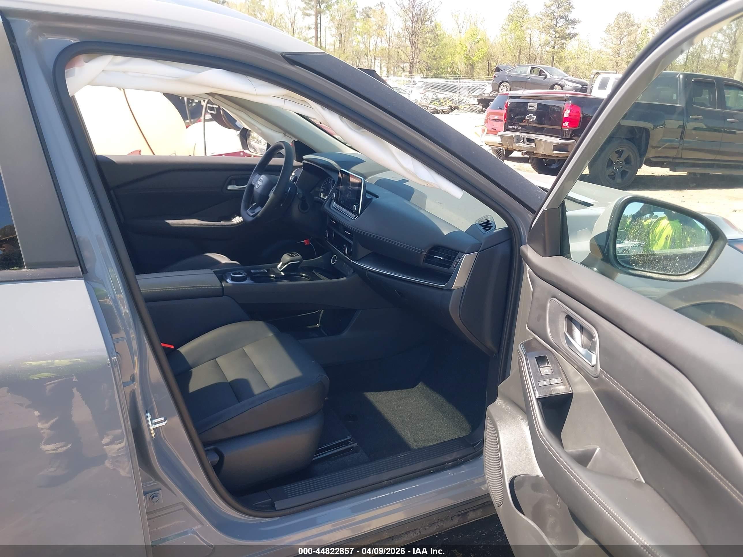 NISSAN ROGUE image 5