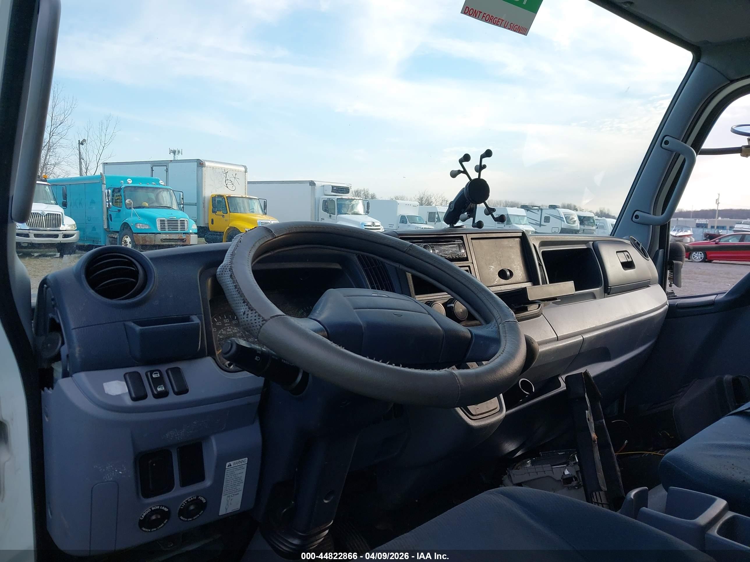 MITSUBISHI FUSO image 7