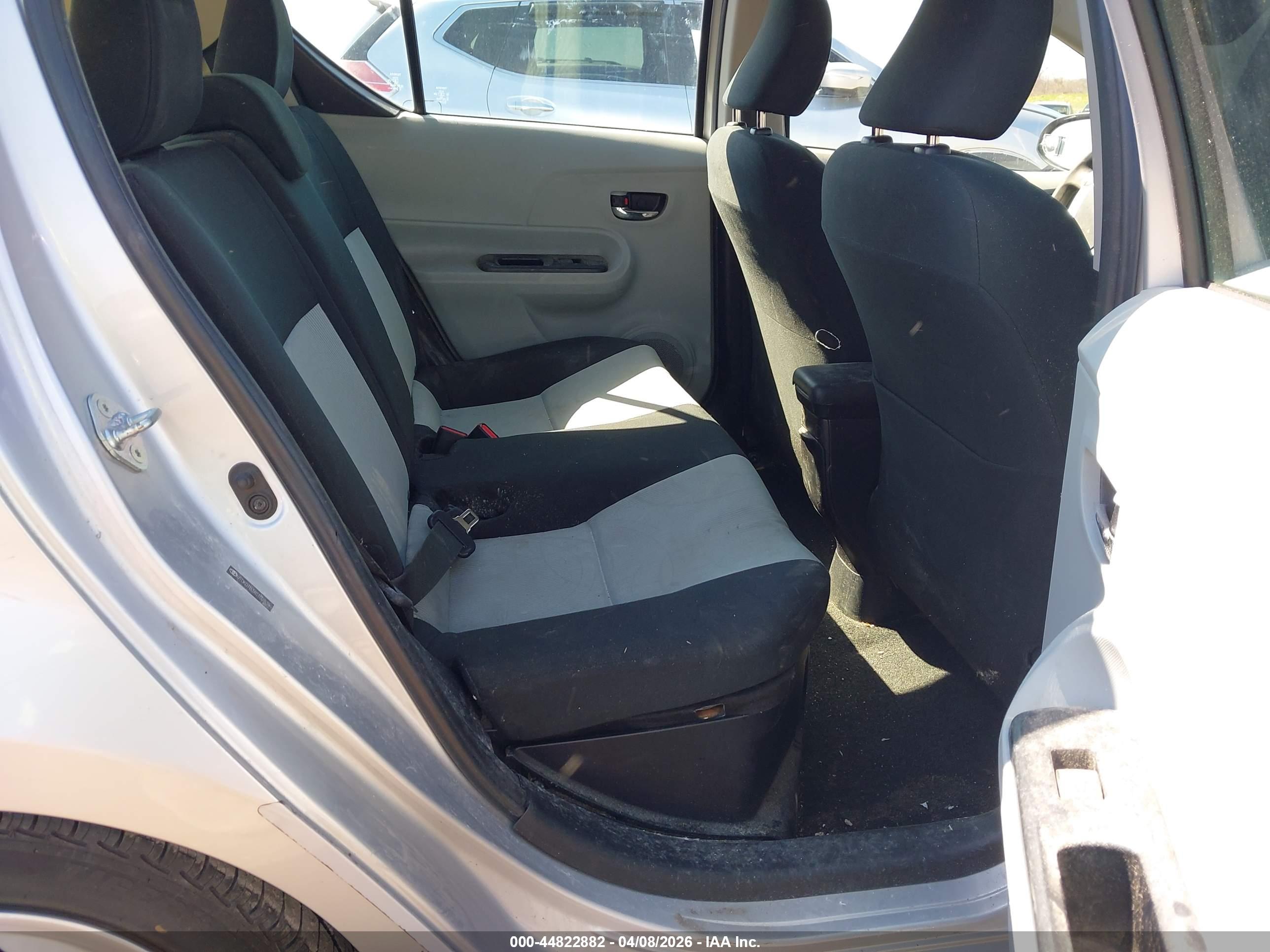 TOYOTA PRIUS image 8